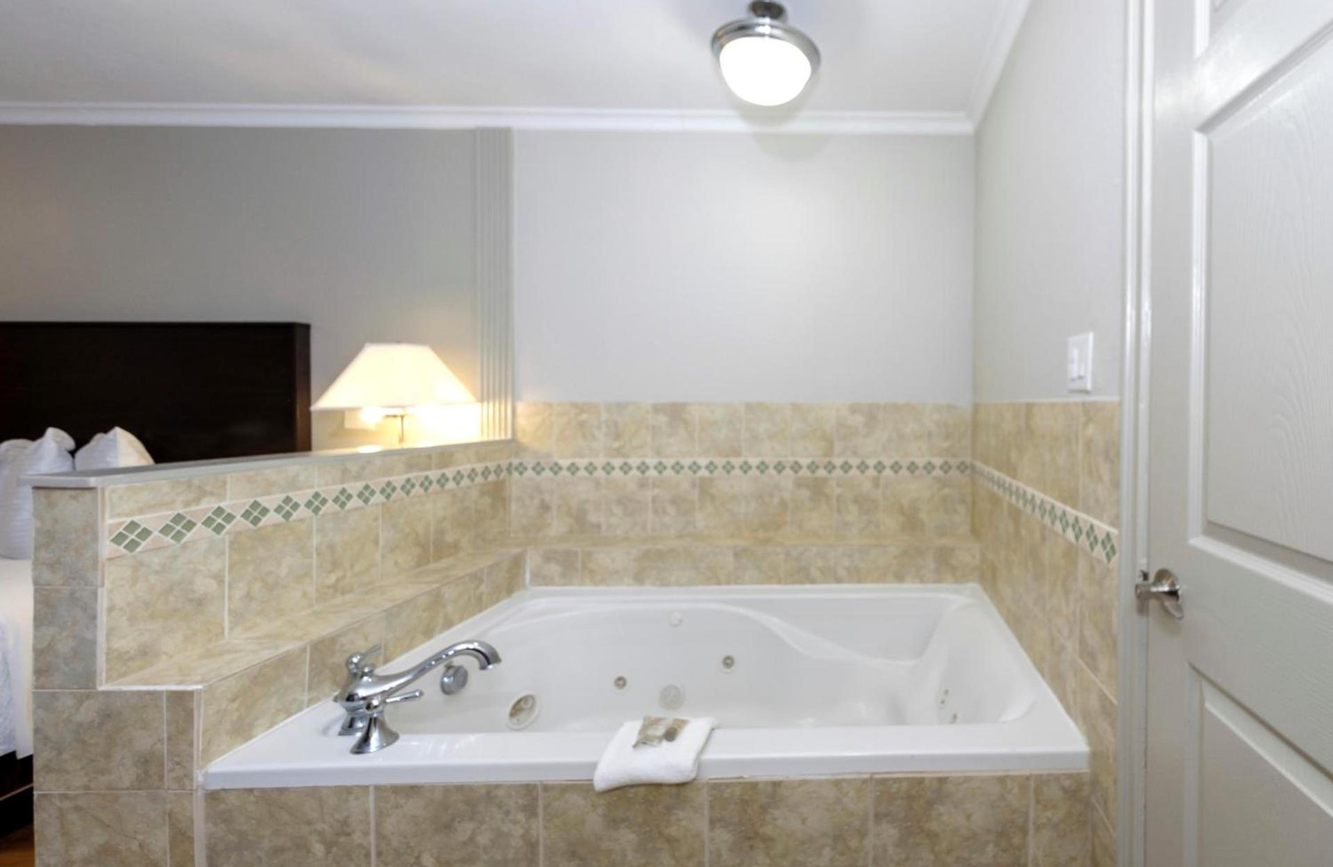 Red Roof Inn Arlington - Entertainment District photo 33
