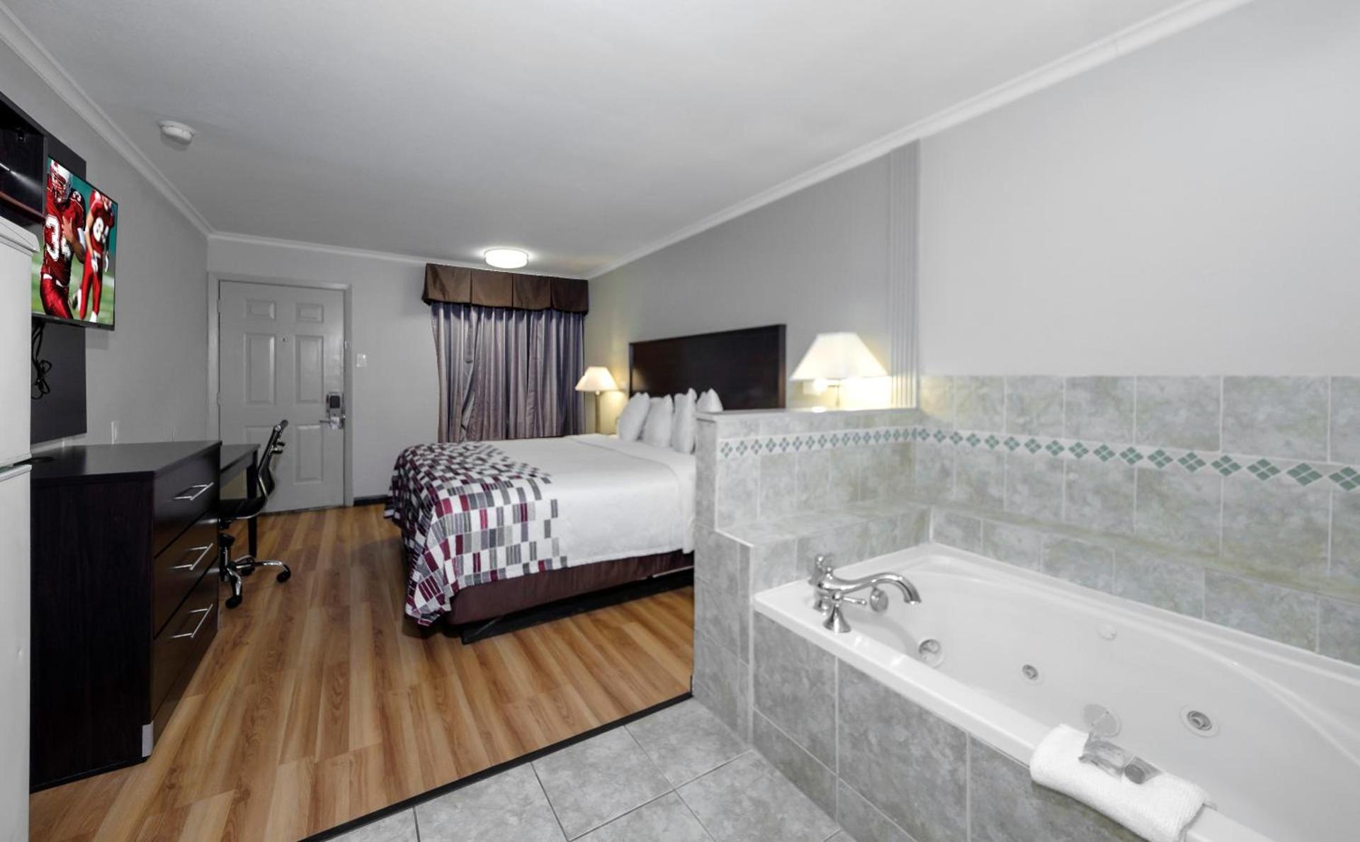 Red Roof Inn Arlington - Entertainment District photo 32