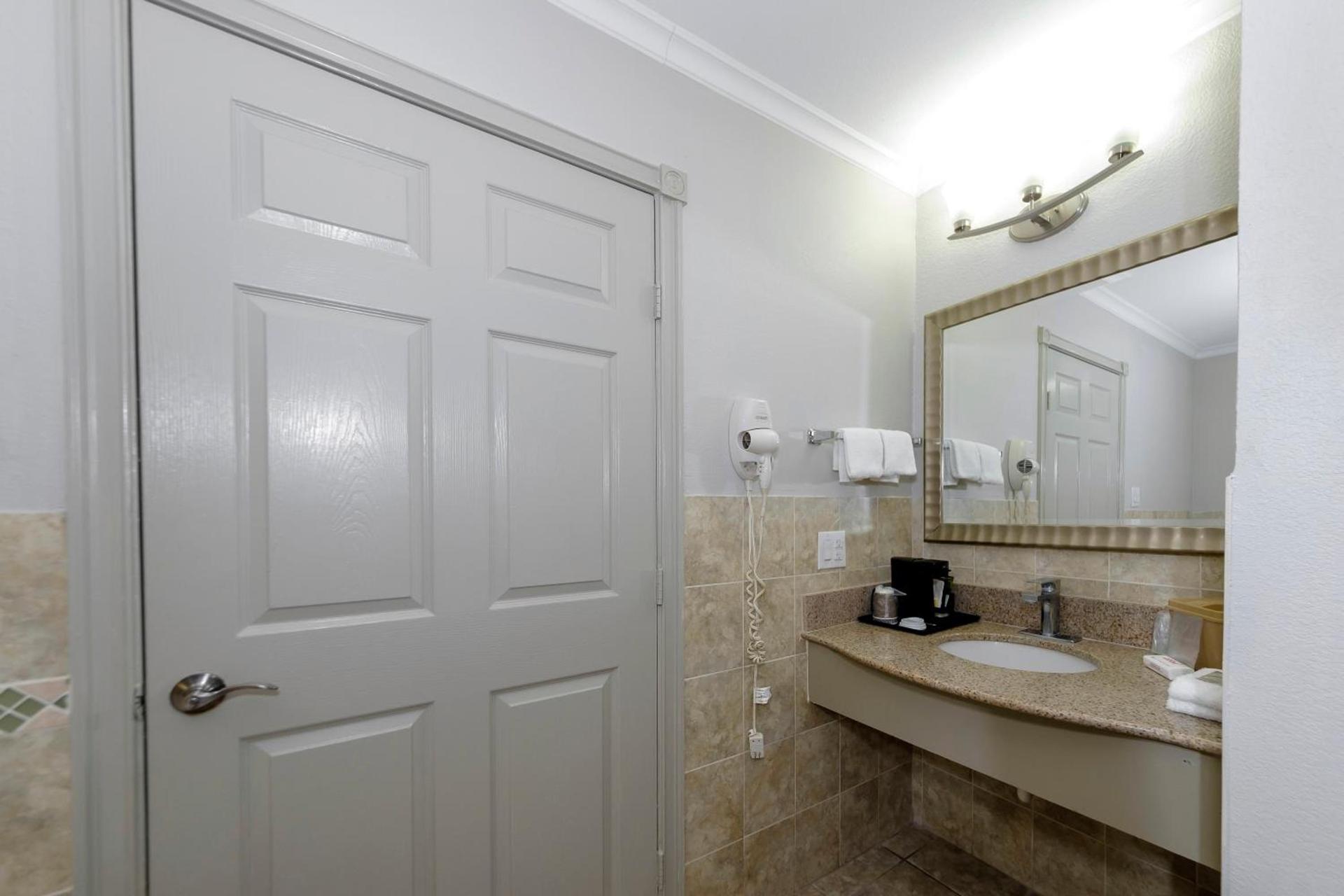 Red Roof Inn Arlington - Entertainment District photo 46