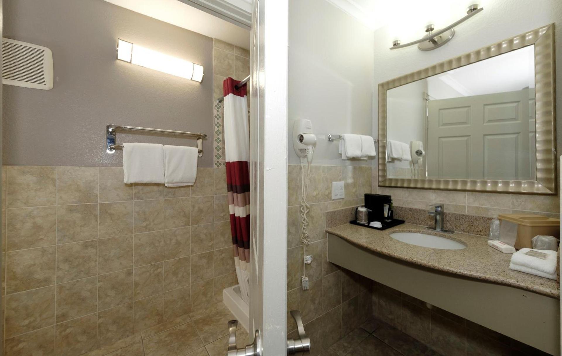 Red Roof Inn Arlington - Entertainment District photo 47