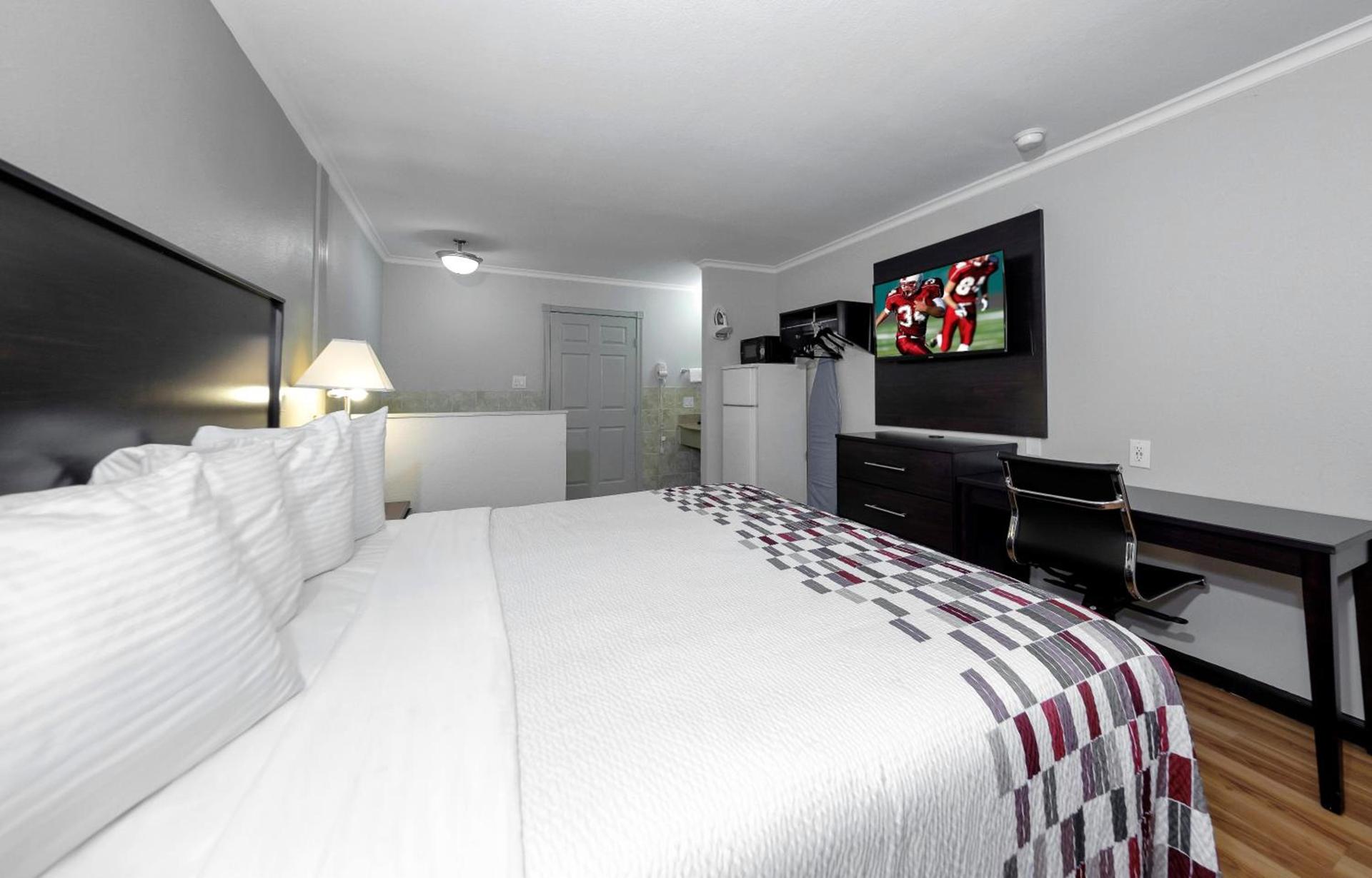 Red Roof Inn Arlington - Entertainment District photo 31