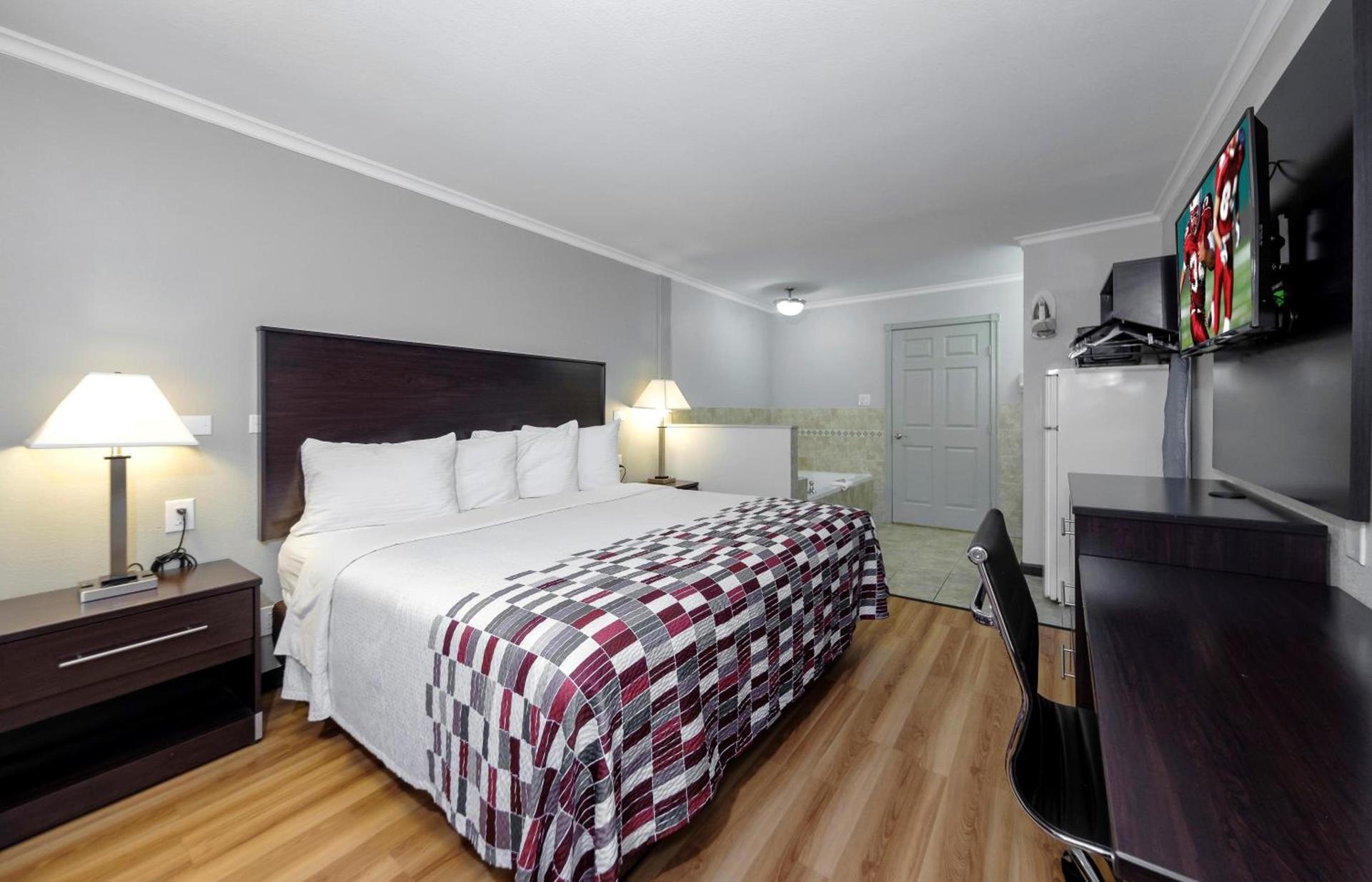 Red Roof Inn Arlington - Entertainment District photo 30