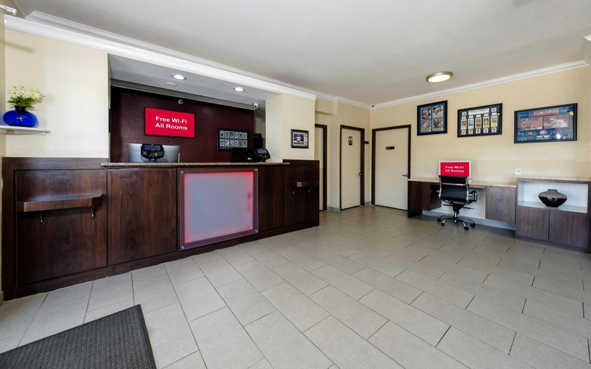 Red Roof Inn Arlington - Entertainment District photo 5