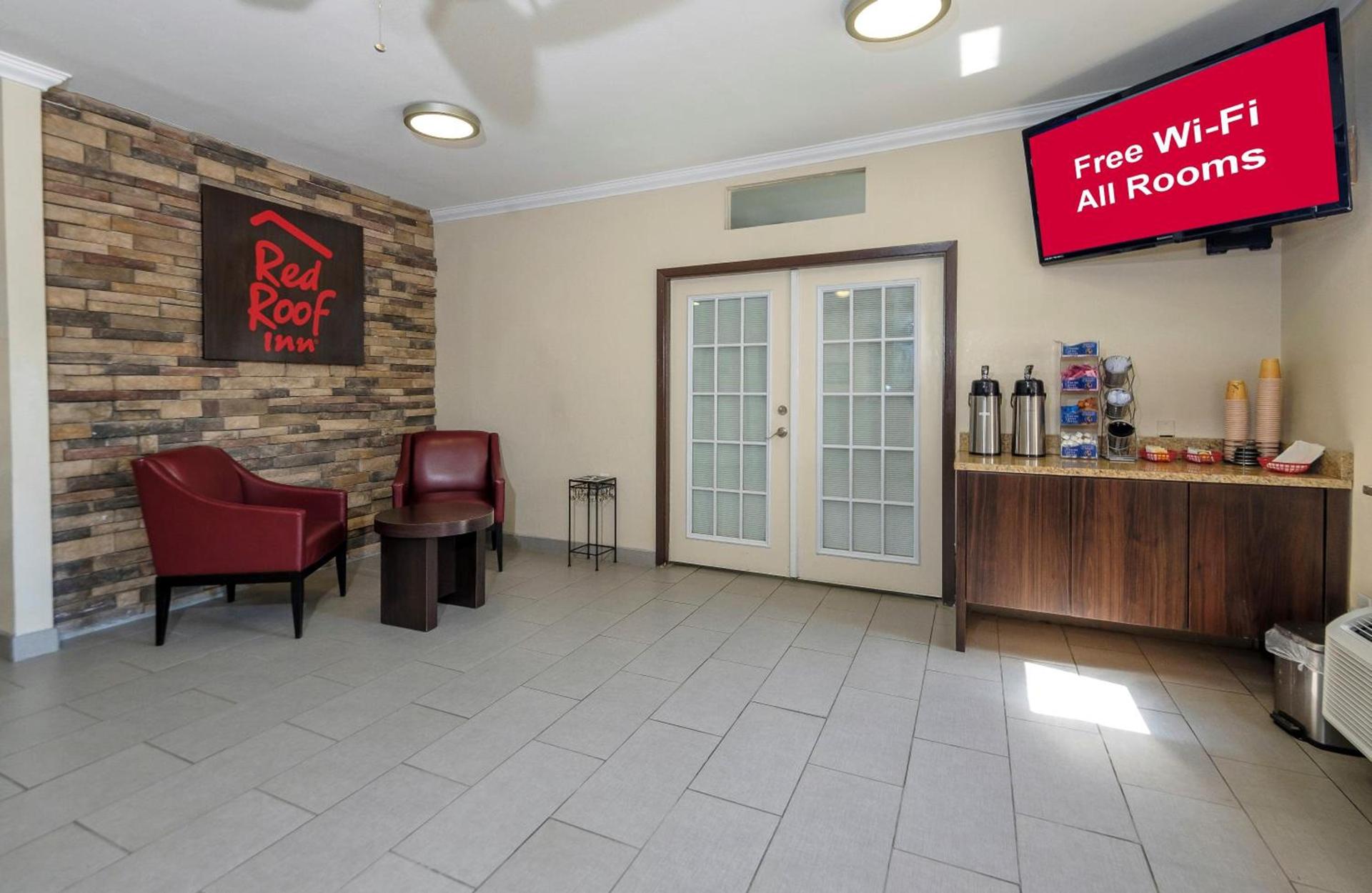 Red Roof Inn Arlington - Entertainment District photo 8