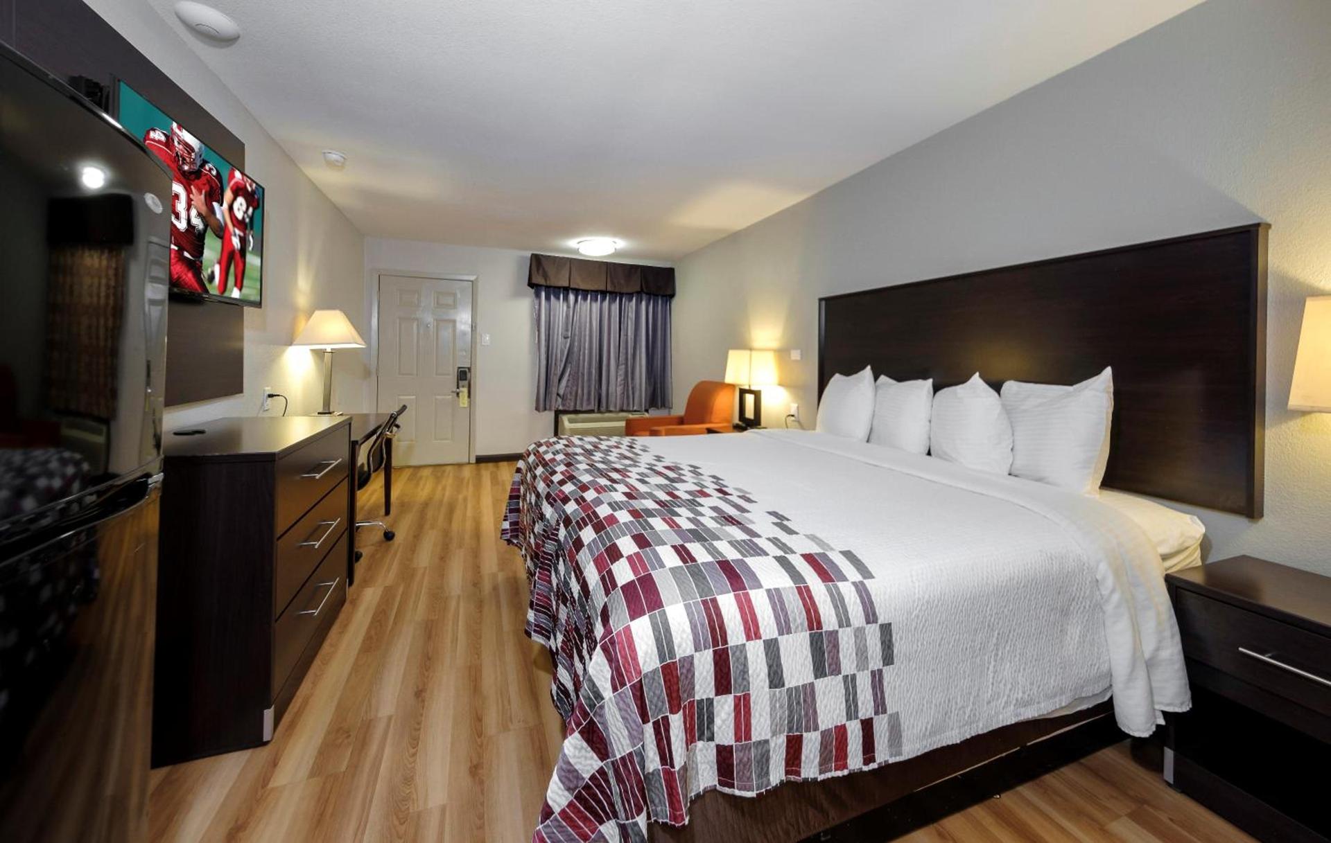 Red Roof Inn Arlington - Entertainment District photo 29