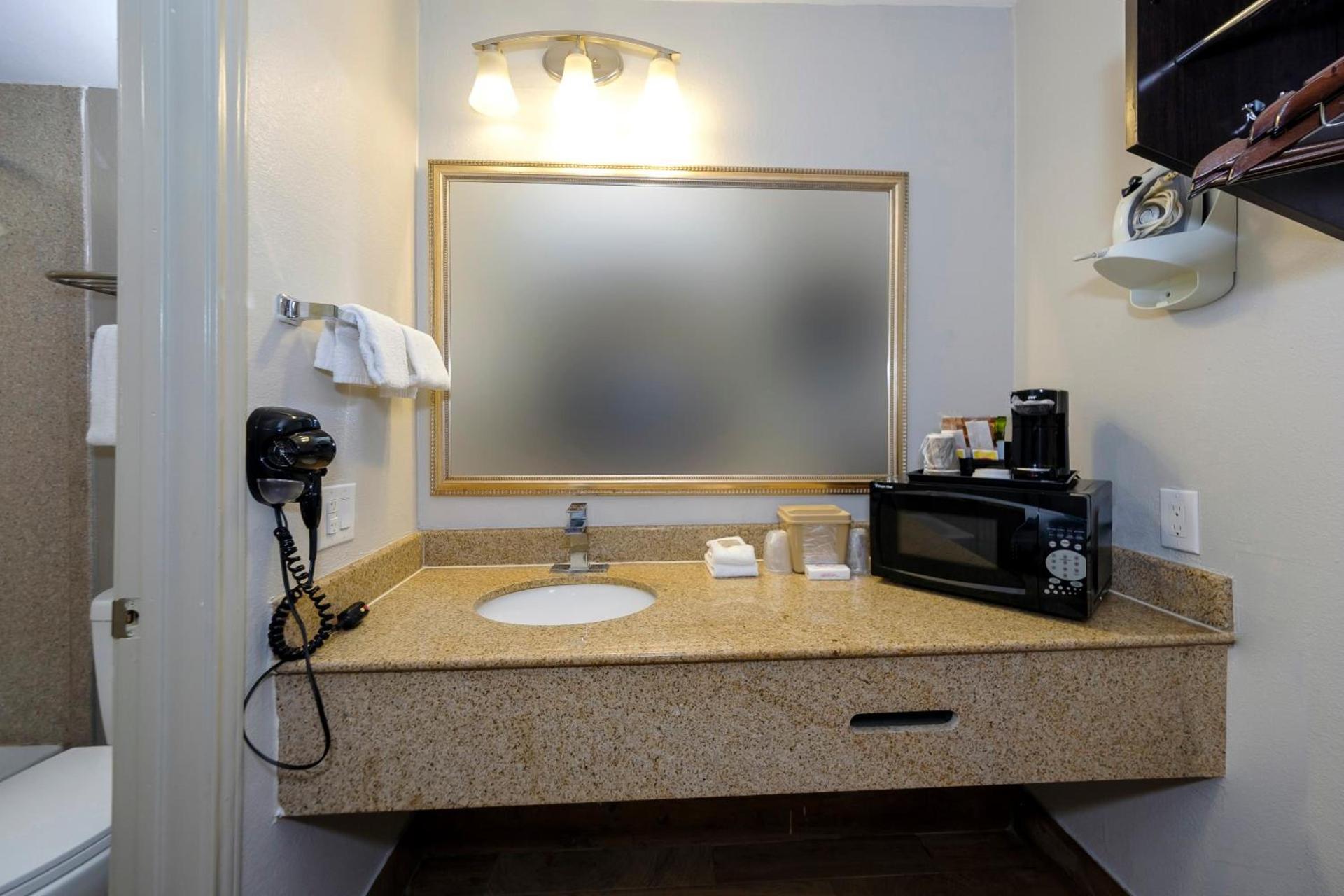 Red Roof Inn Arlington - Entertainment District photo 44