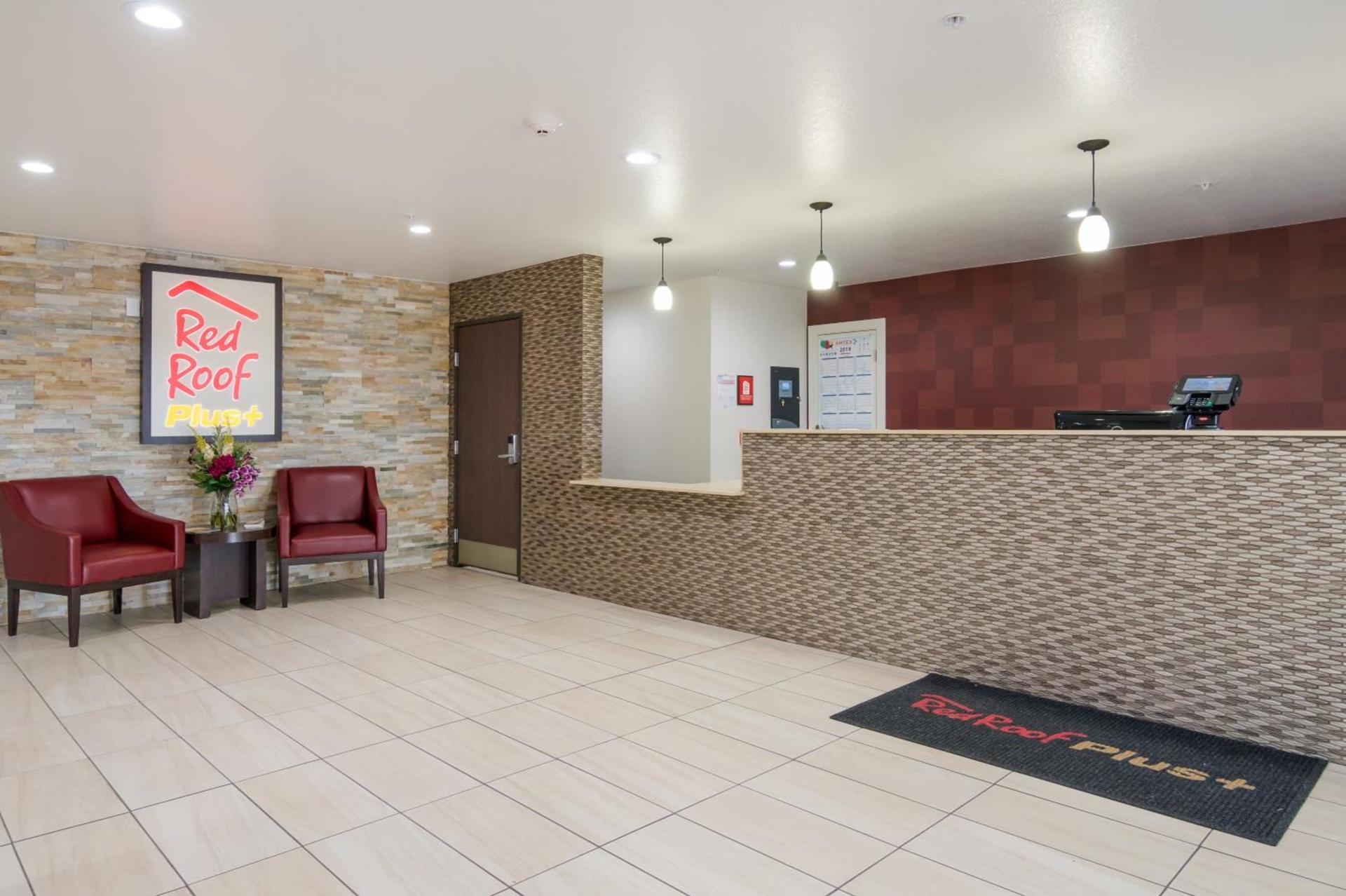 Red Roof Inn PLUS+ Fort Worth - Burleson photo 3