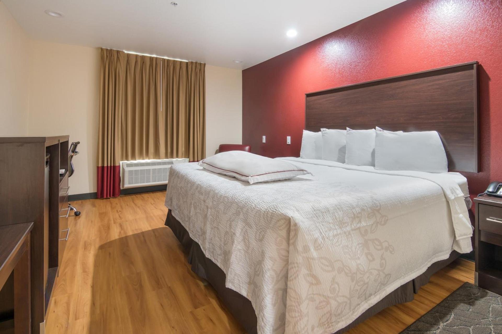 Red Roof Inn PLUS+ Fort Worth - Burleson photo 10