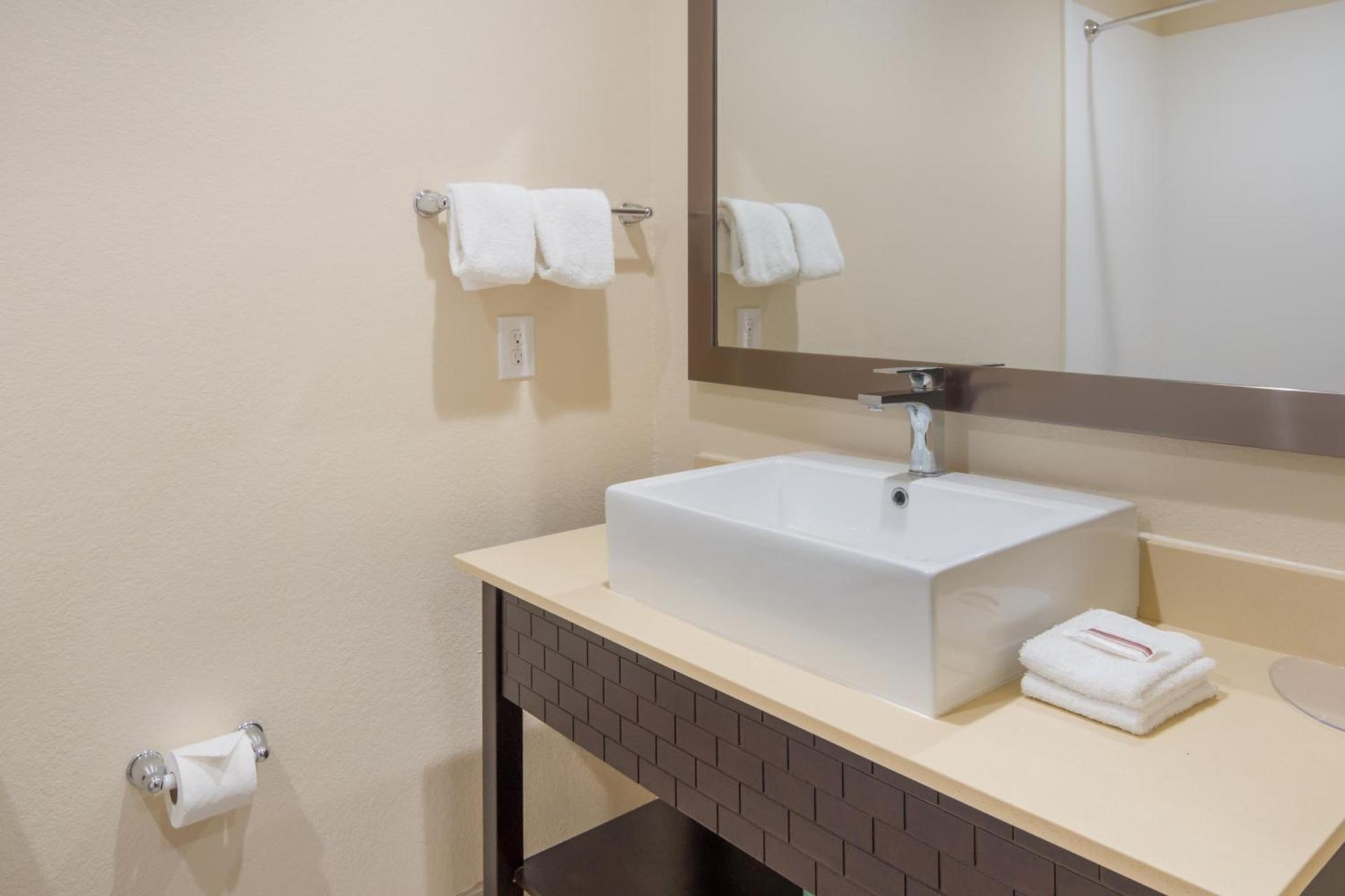 Red Roof Inn PLUS+ Fort Worth - Burleson photo 34