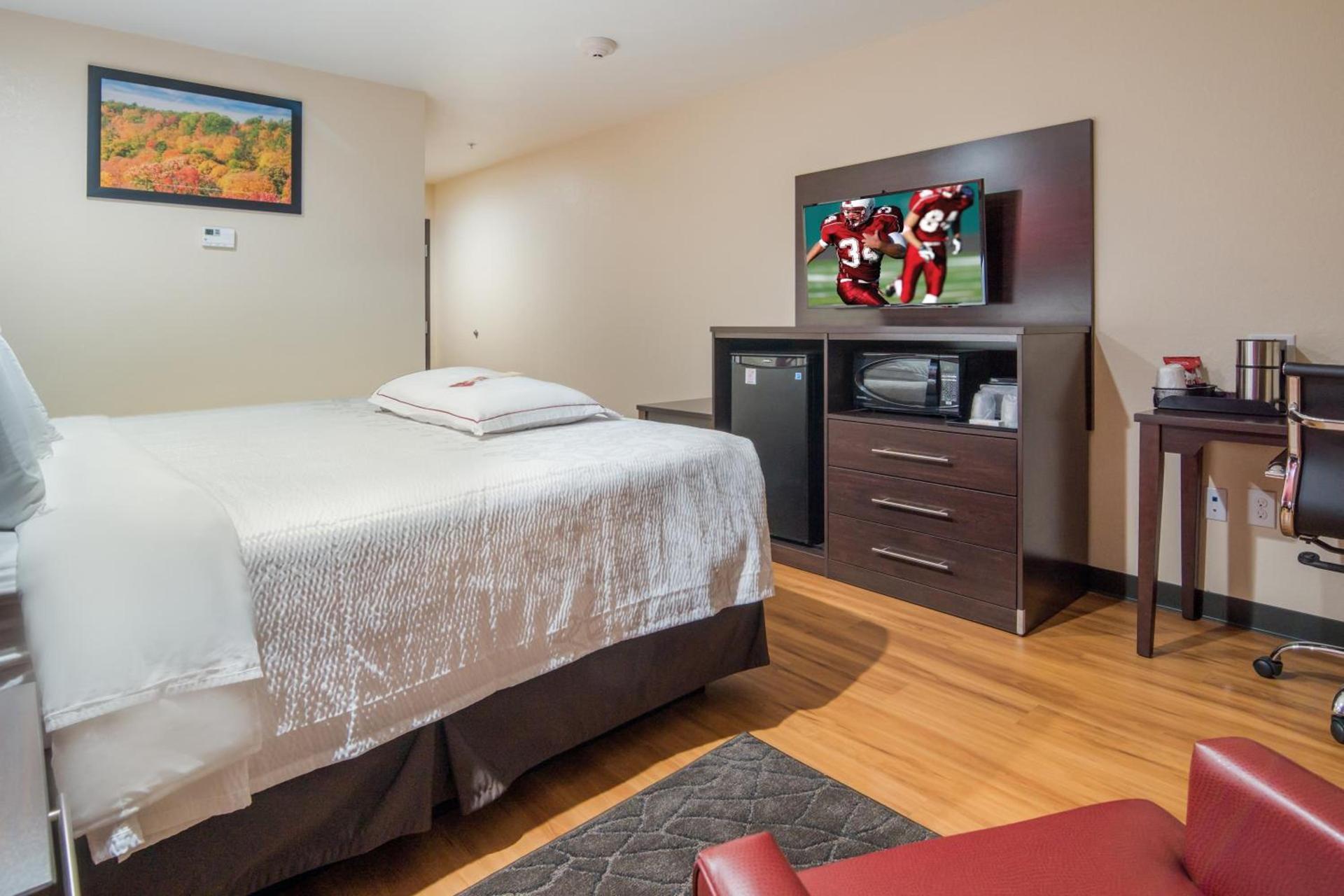 Red Roof Inn PLUS+ Fort Worth - Burleson photo 12