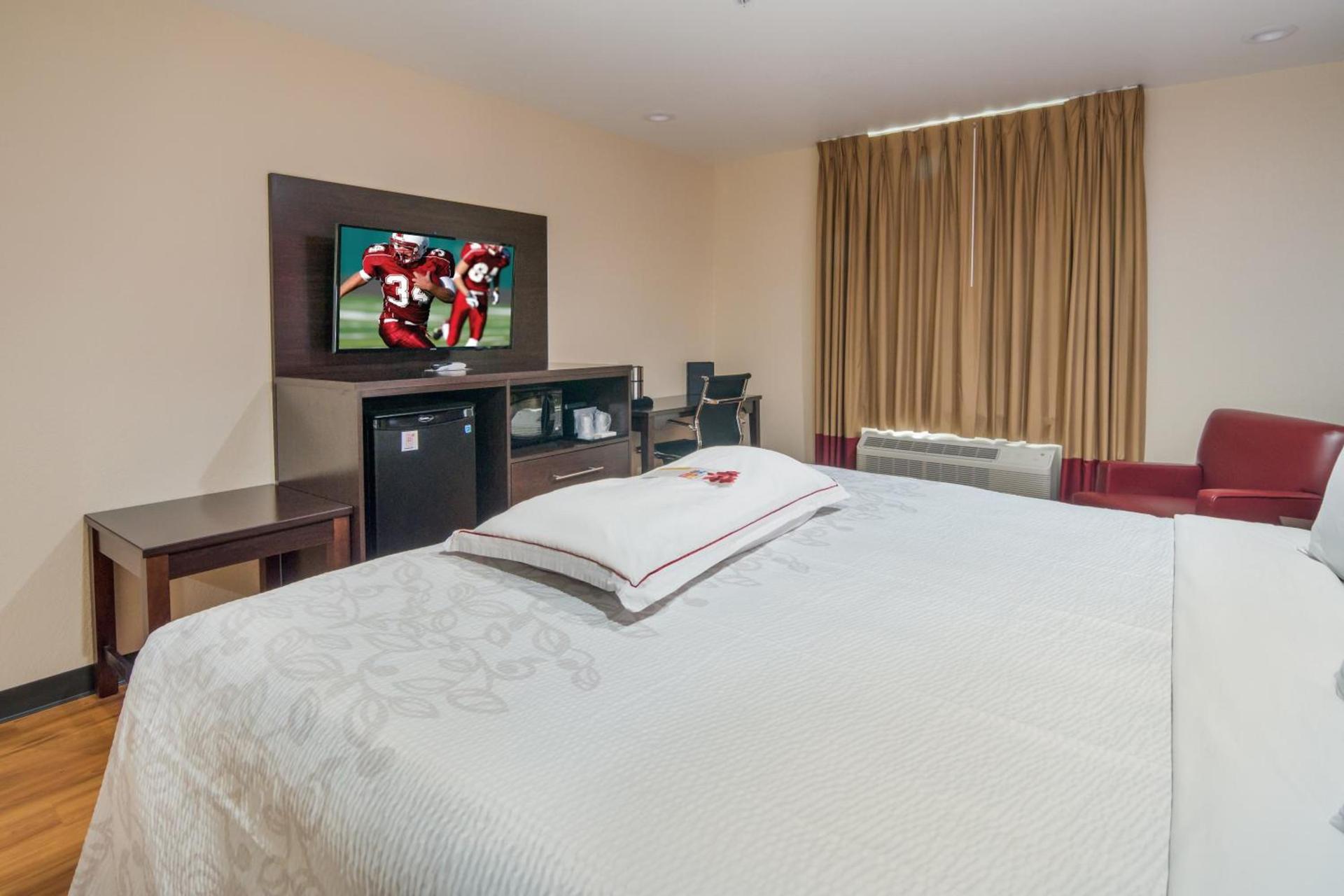 Red Roof Inn PLUS+ Fort Worth - Burleson photo 13