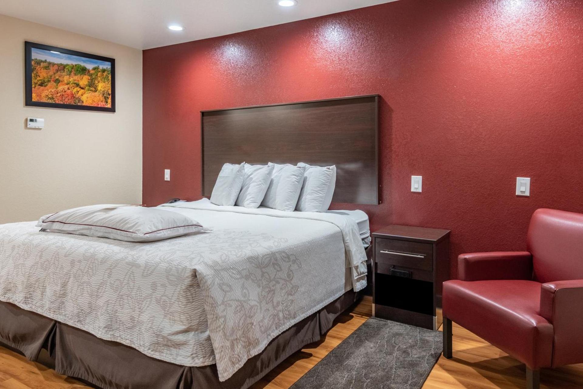 Red Roof Inn PLUS+ Fort Worth - Burleson photo 11