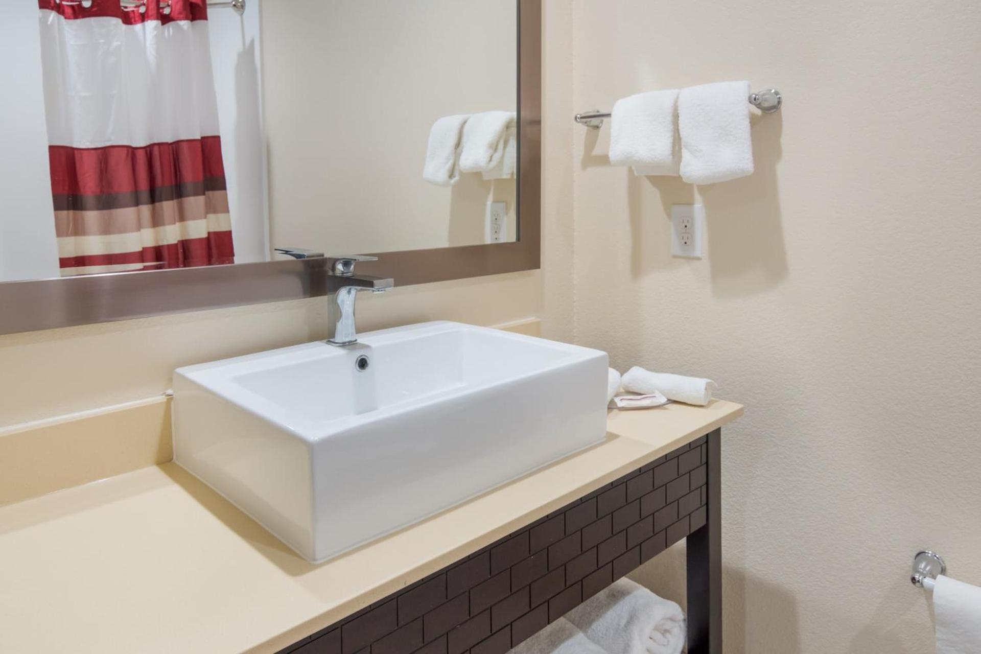 Red Roof Inn PLUS+ Fort Worth - Burleson photo 31