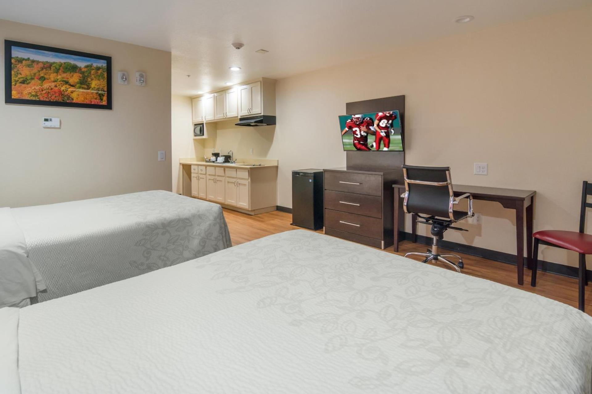 Red Roof Inn PLUS+ Fort Worth - Burleson photo 25
