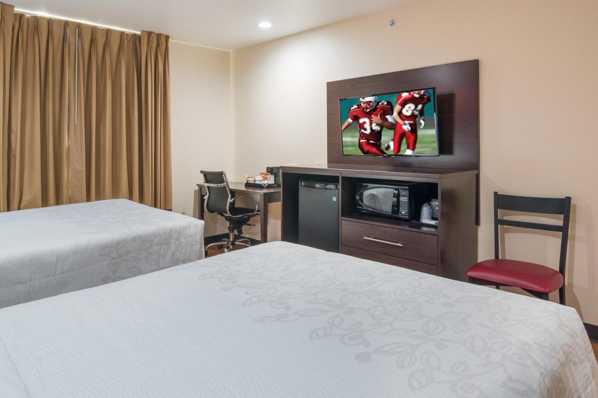 Red Roof Inn PLUS+ Fort Worth - Burleson photo 24
