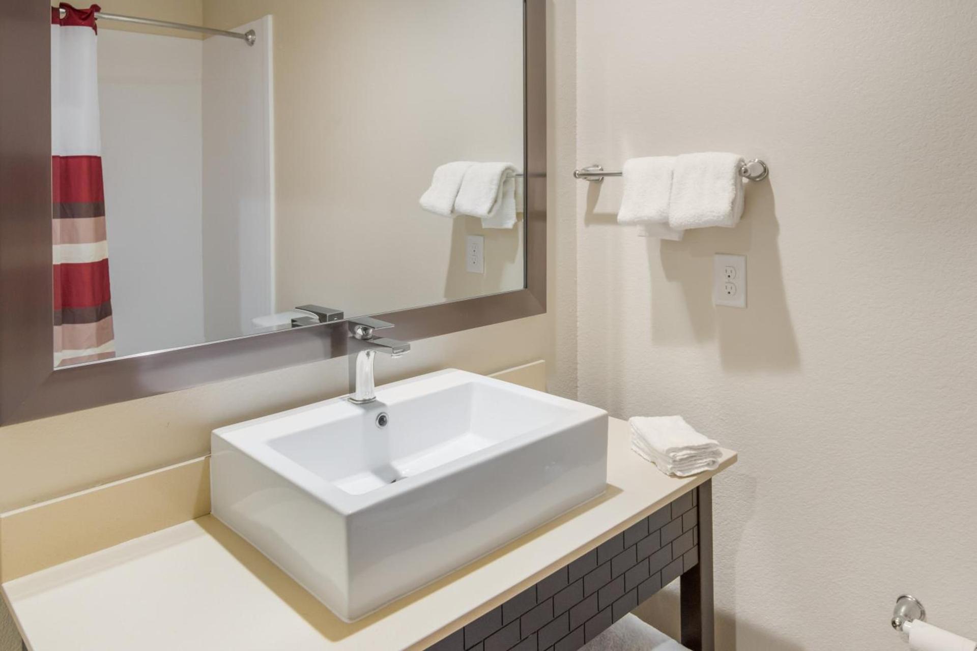 Red Roof Inn PLUS+ Fort Worth - Burleson photo 33