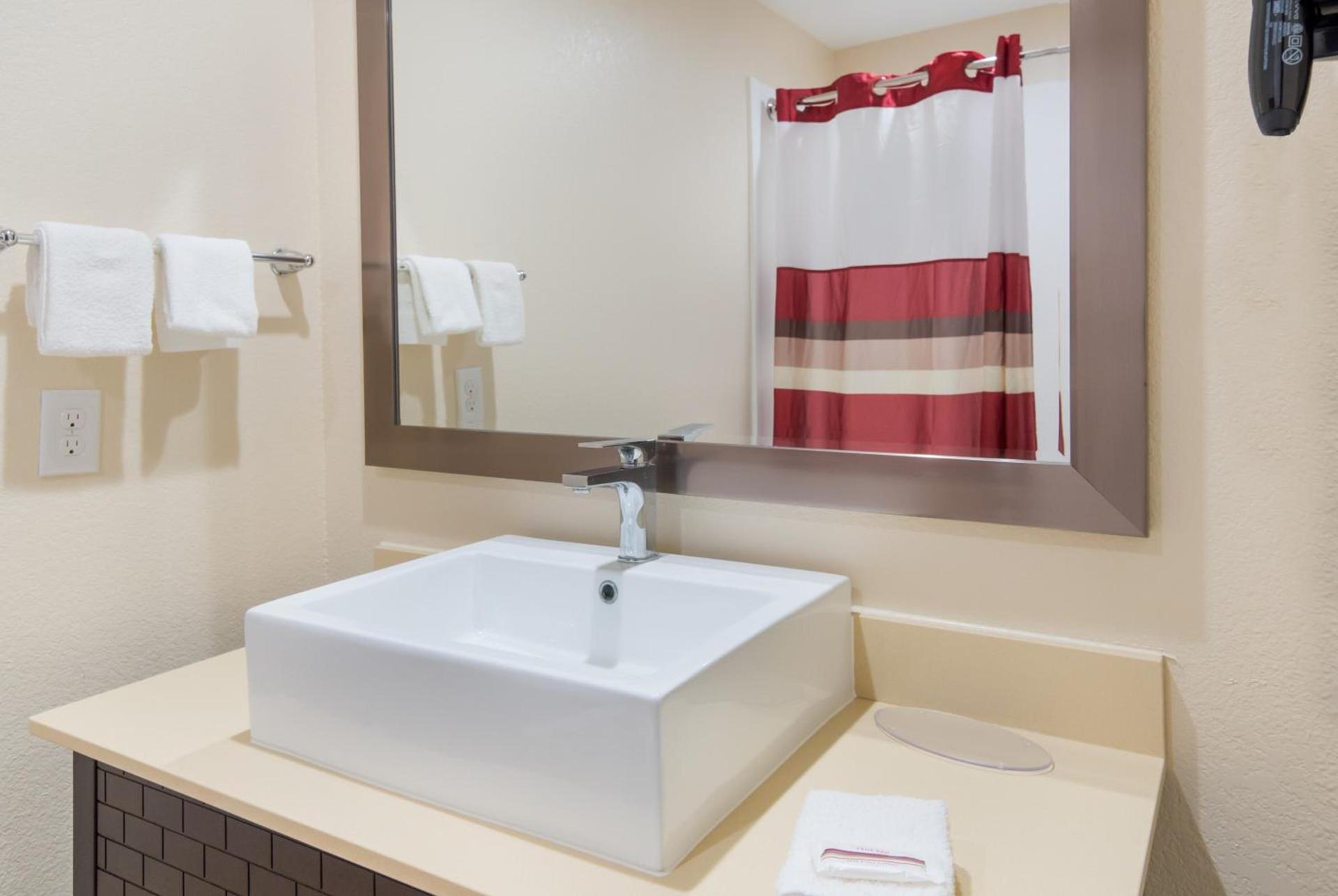 Red Roof Inn PLUS+ Fort Worth - Burleson photo 30
