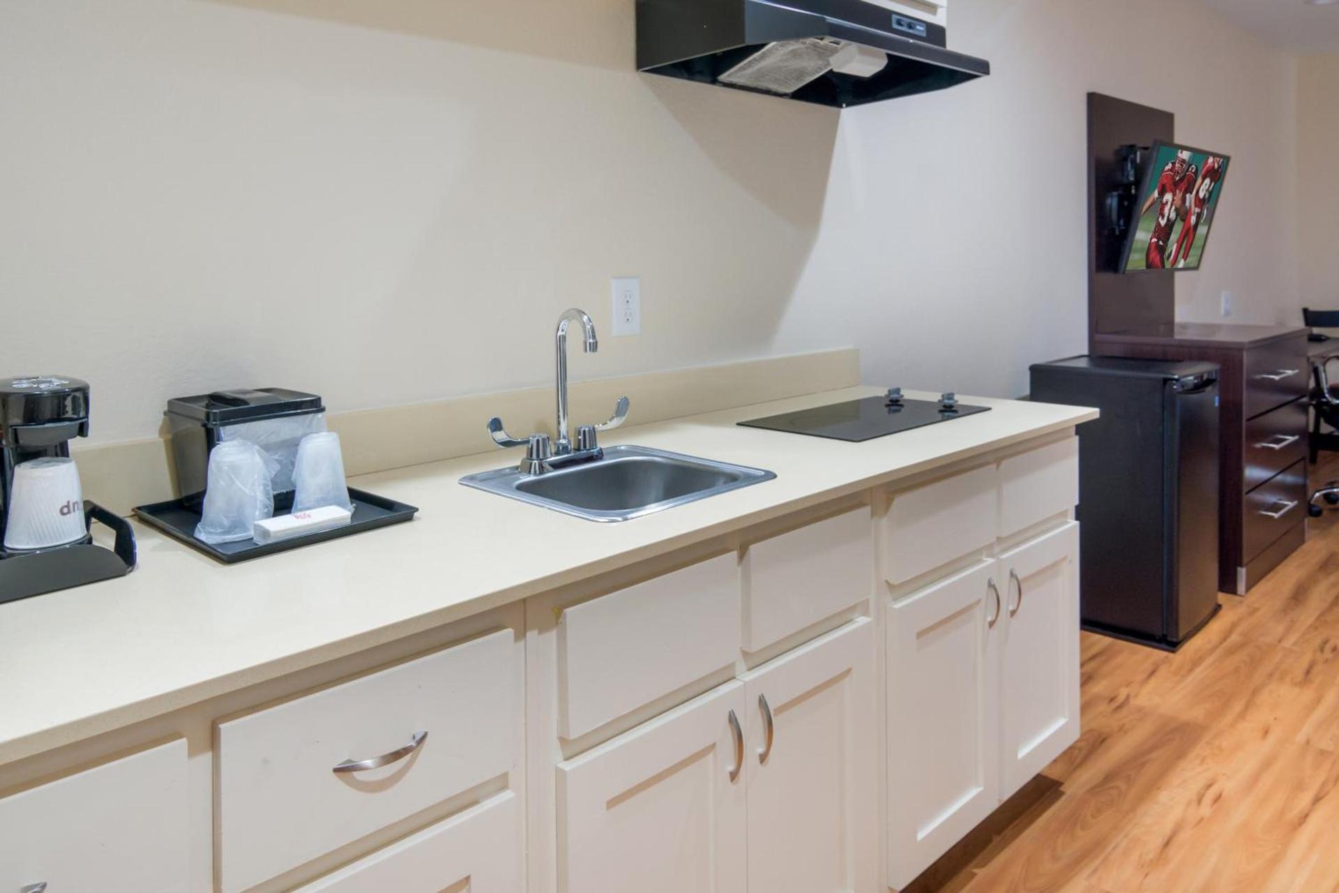 Red Roof Inn PLUS+ Fort Worth - Burleson photo 26