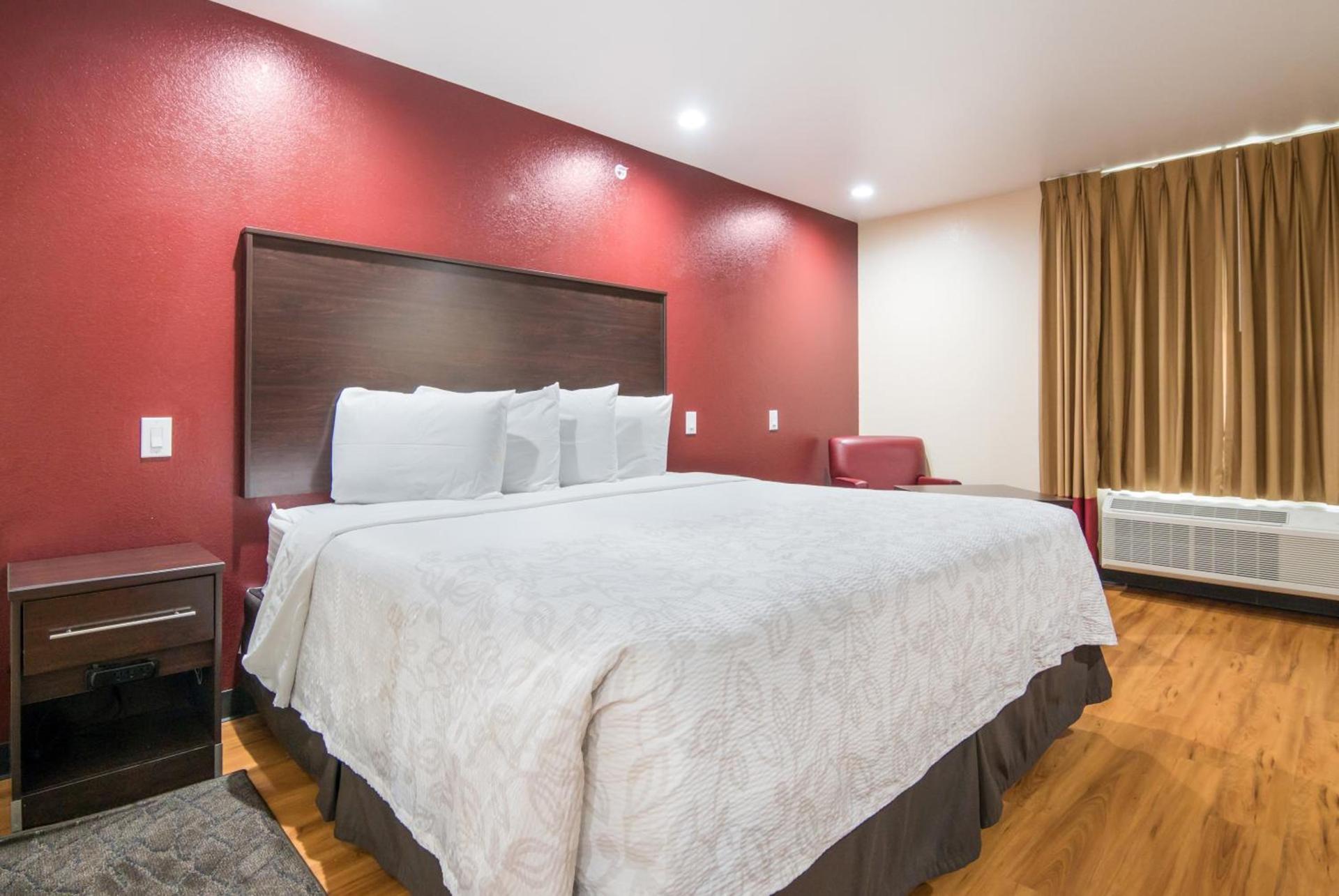 Red Roof Inn PLUS+ Fort Worth - Burleson photo 14