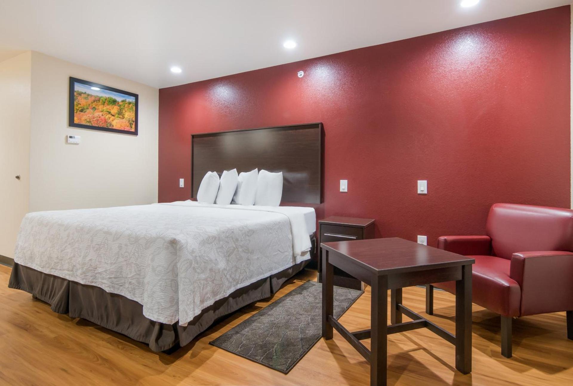 Red Roof Inn PLUS+ Fort Worth - Burleson photo 15
