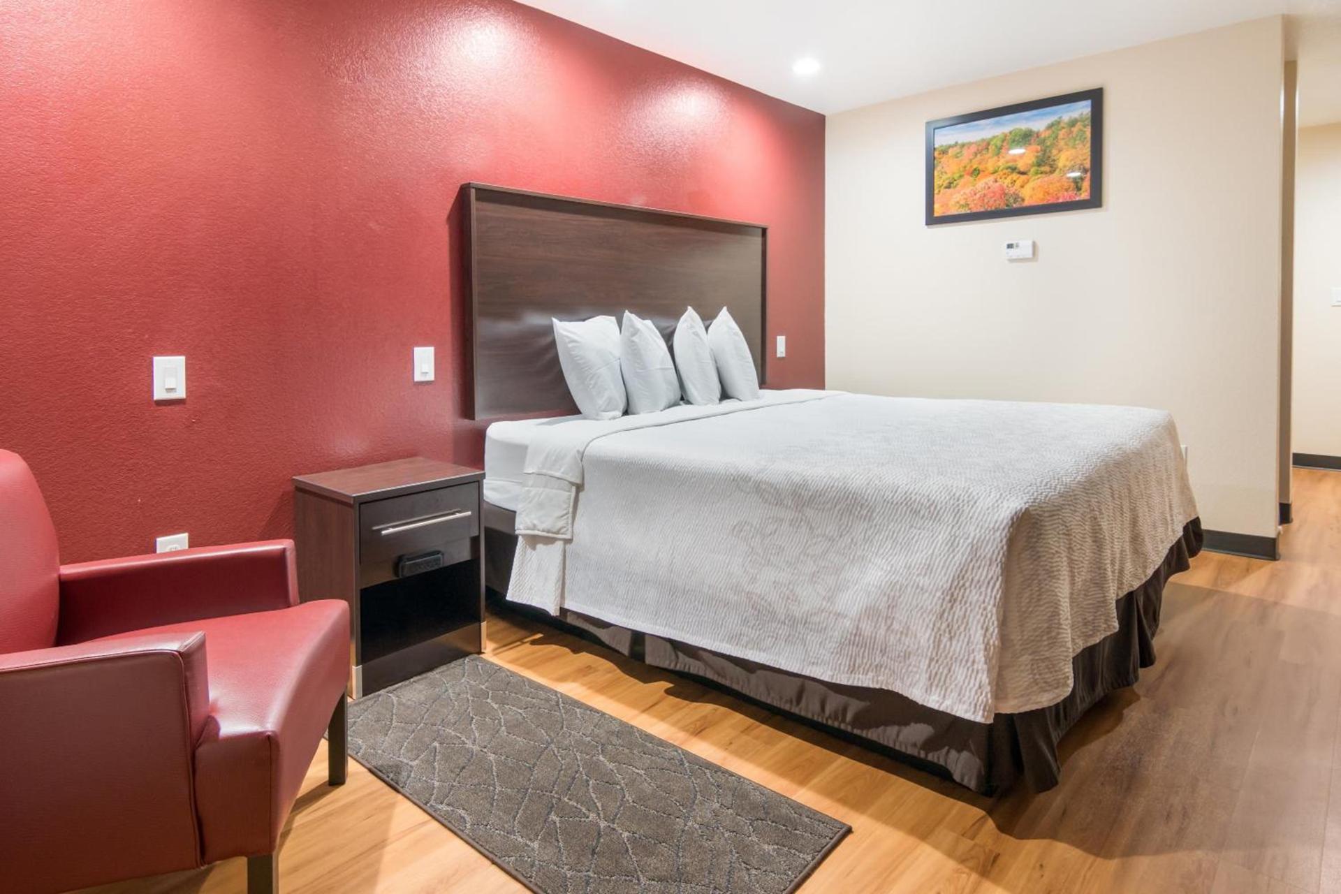 Red Roof Inn PLUS+ Fort Worth - Burleson photo 19