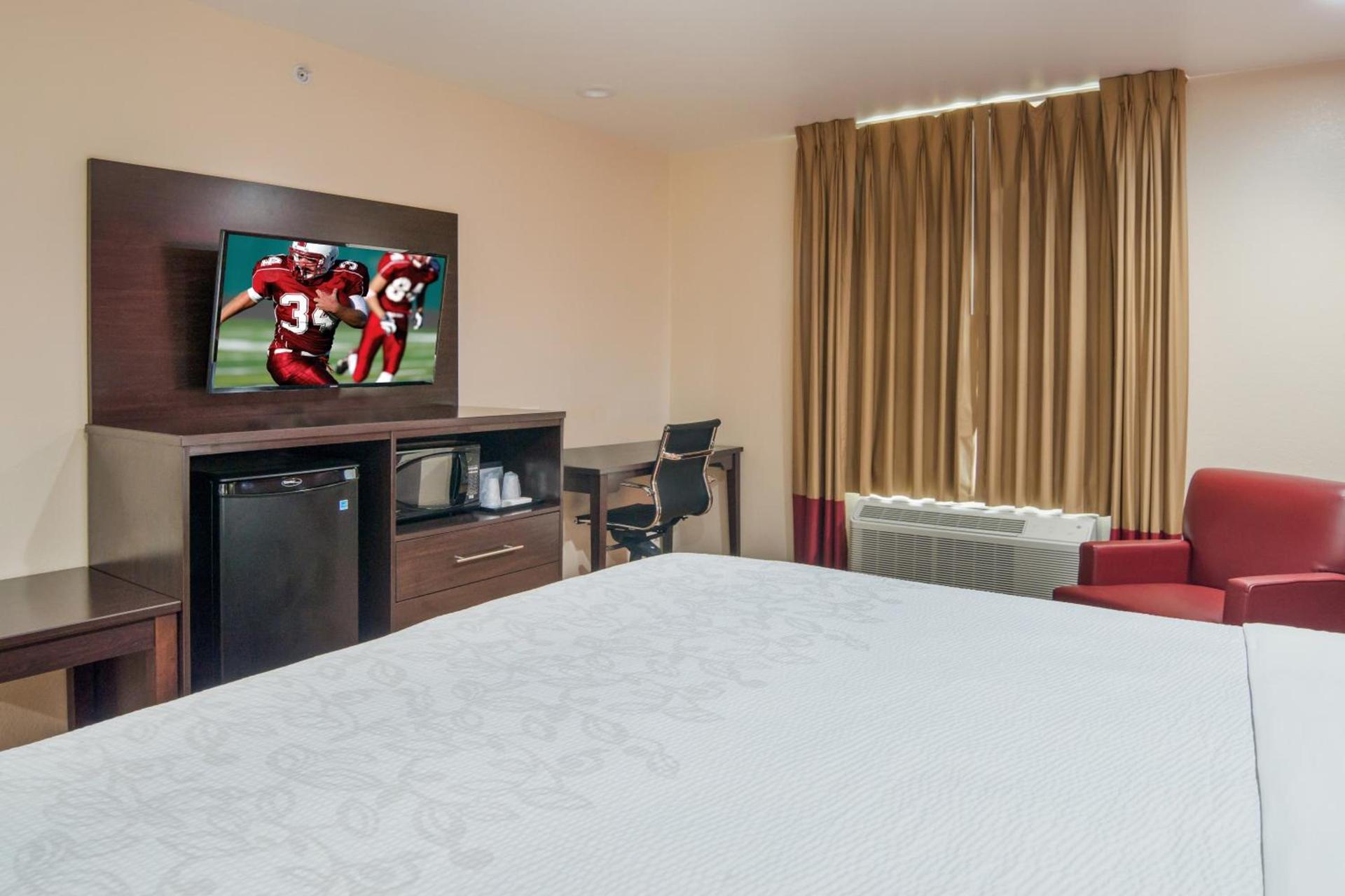 Red Roof Inn PLUS+ Fort Worth - Burleson photo 18