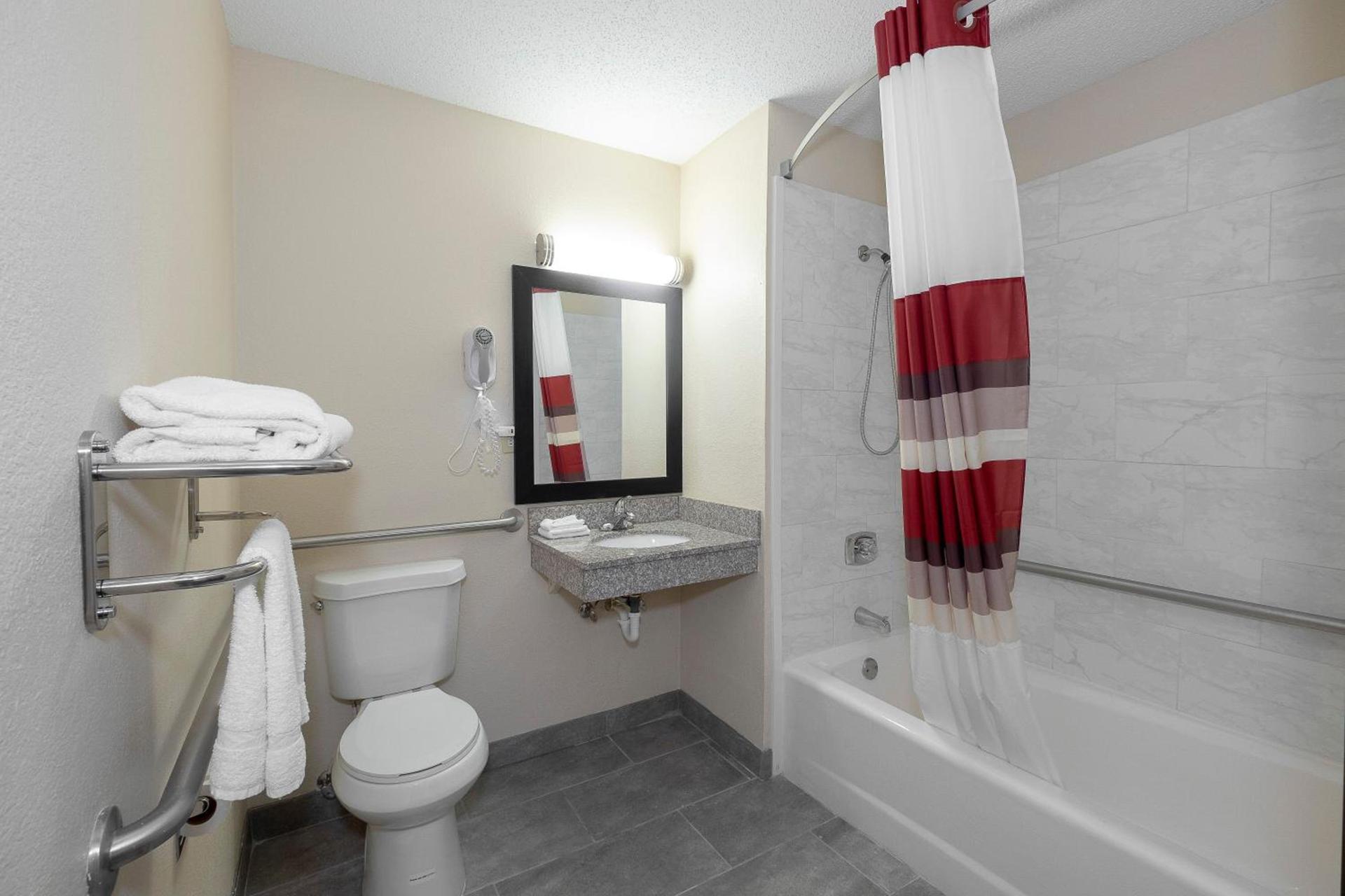 Red Roof Inn Bristol photo 29