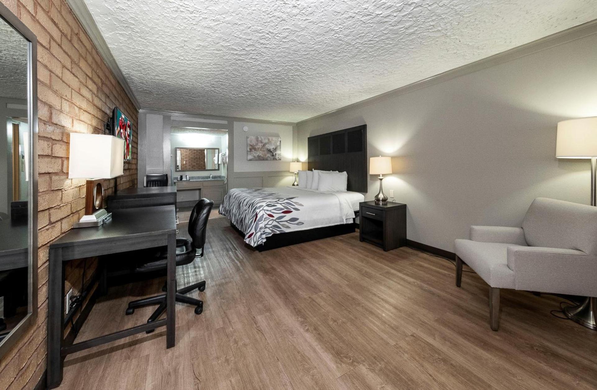Red Roof Inn Monroe photo 12