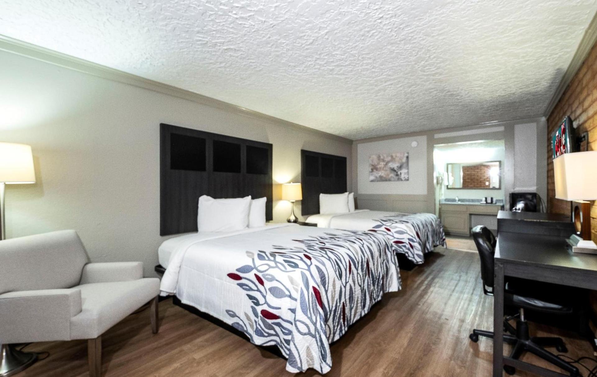 Red Roof Inn Monroe photo 21