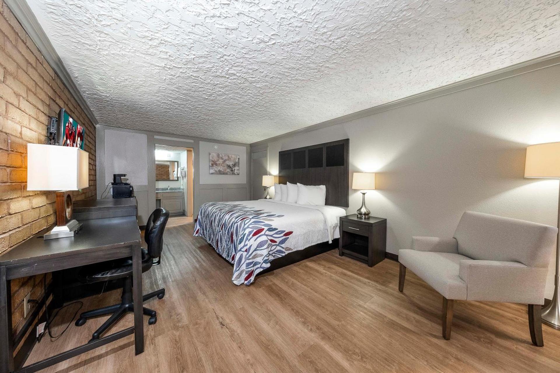 Red Roof Inn Monroe photo 15