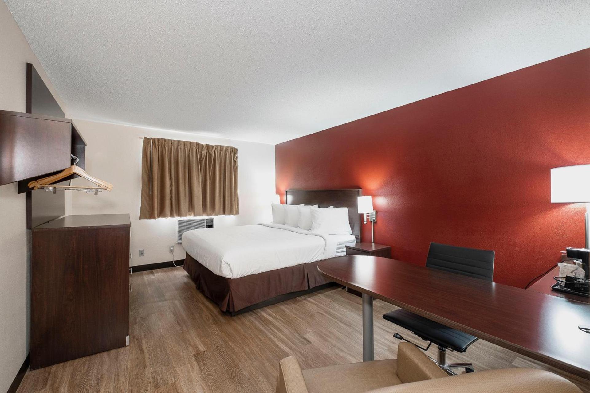 Red Roof Inn Bristol photo 11