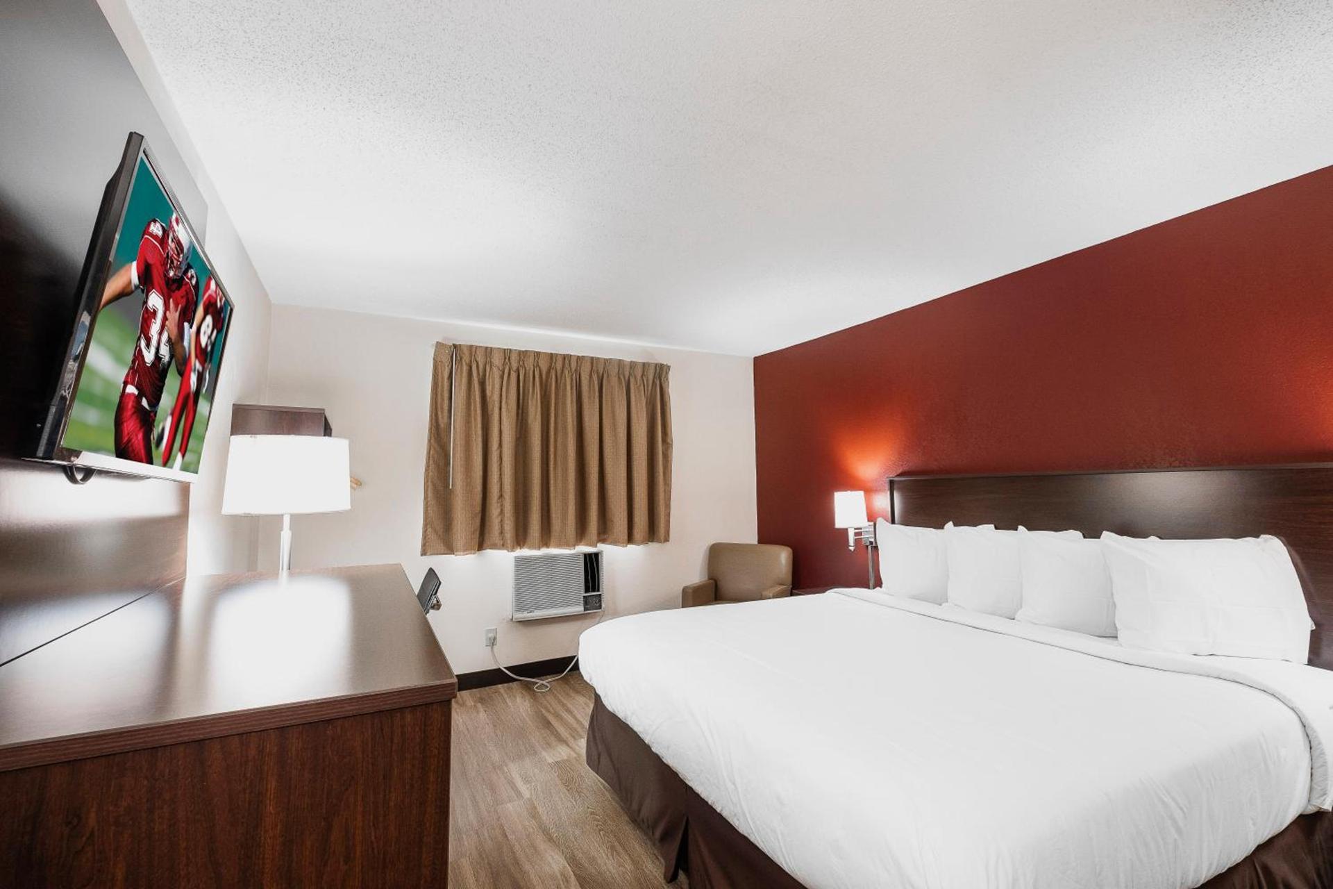 Red Roof Inn Bristol photo 17