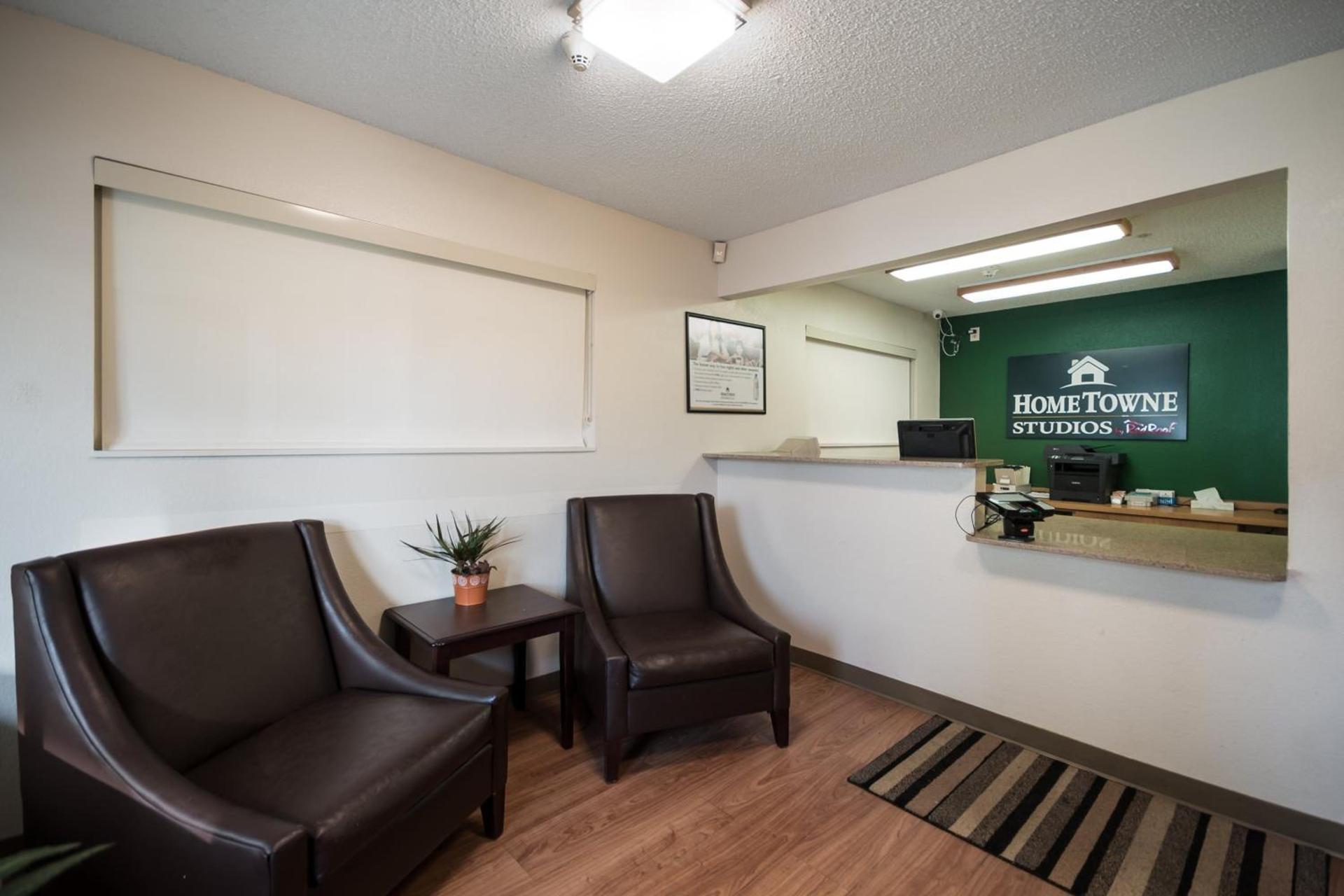 HomeTowne Studios by Red Roof Seattle - Kent/Des Moines photo 11
