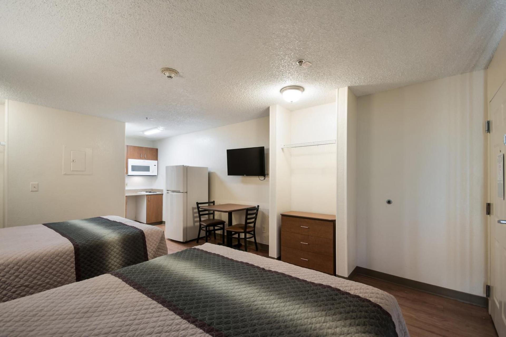 HomeTowne Studios by Red Roof Seattle - Kent/Des Moines photo 16