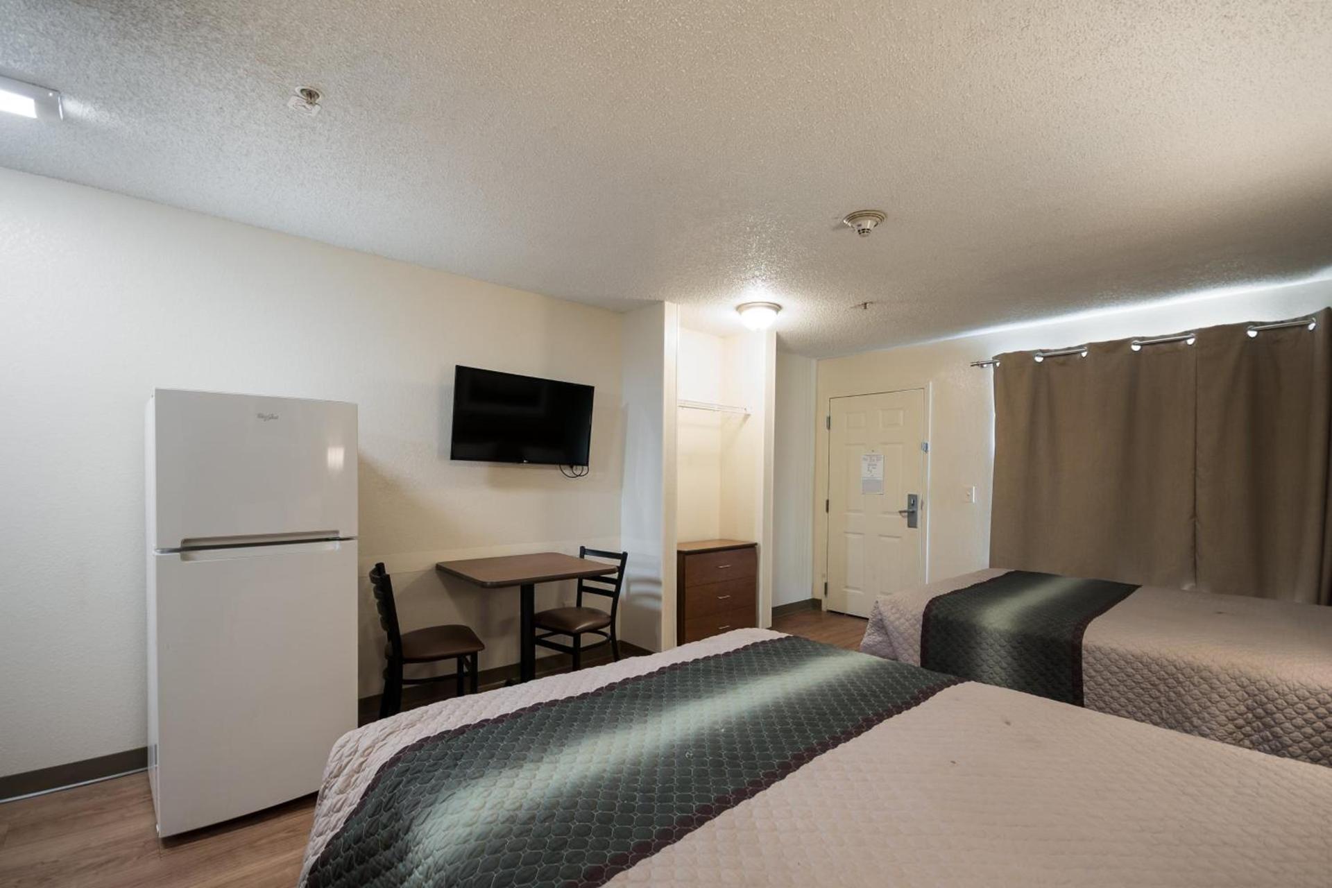 HomeTowne Studios by Red Roof Seattle - Kent/Des Moines photo 17
