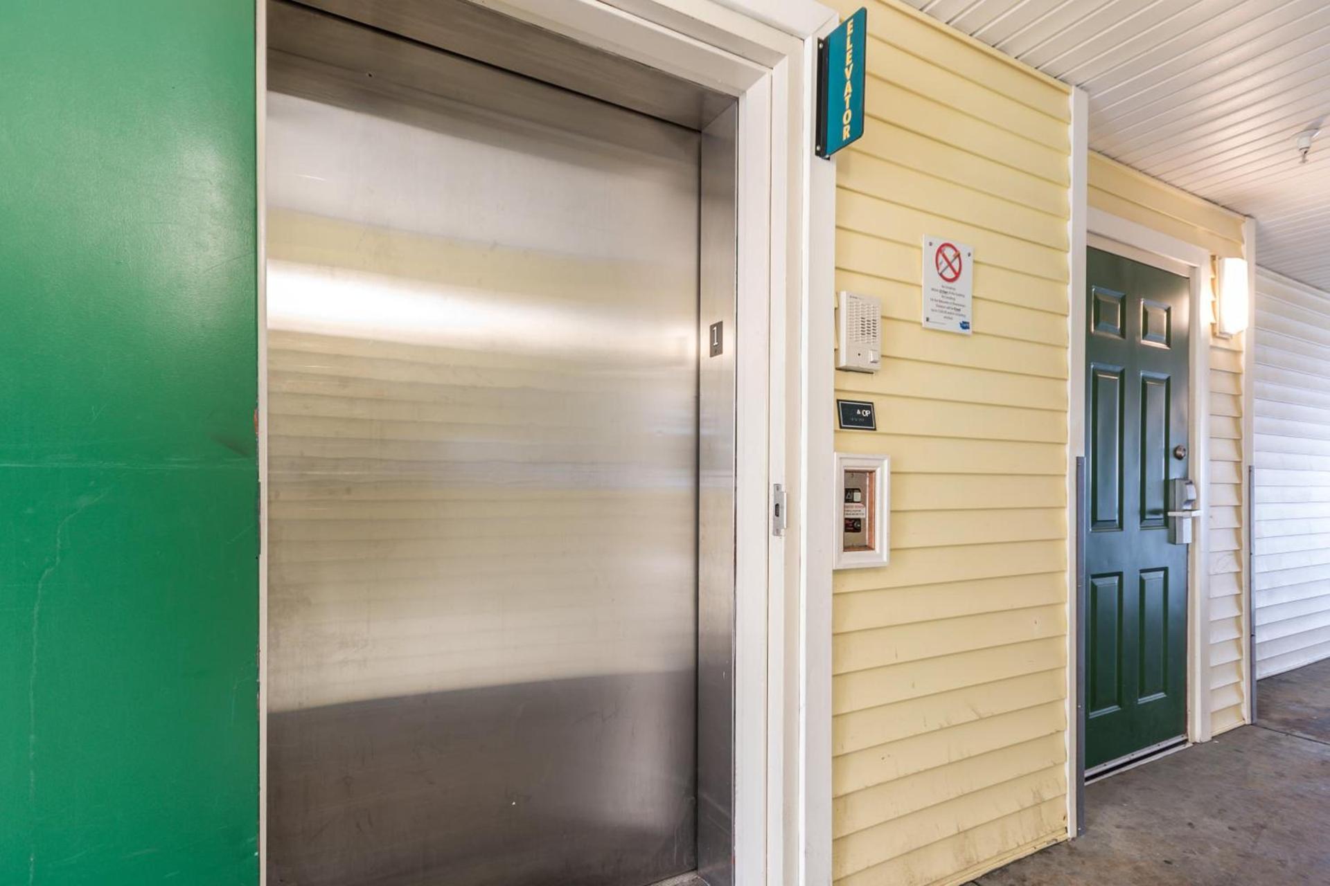 HomeTowne Studios by Red Roof Seattle - Kent/Des Moines photo 13