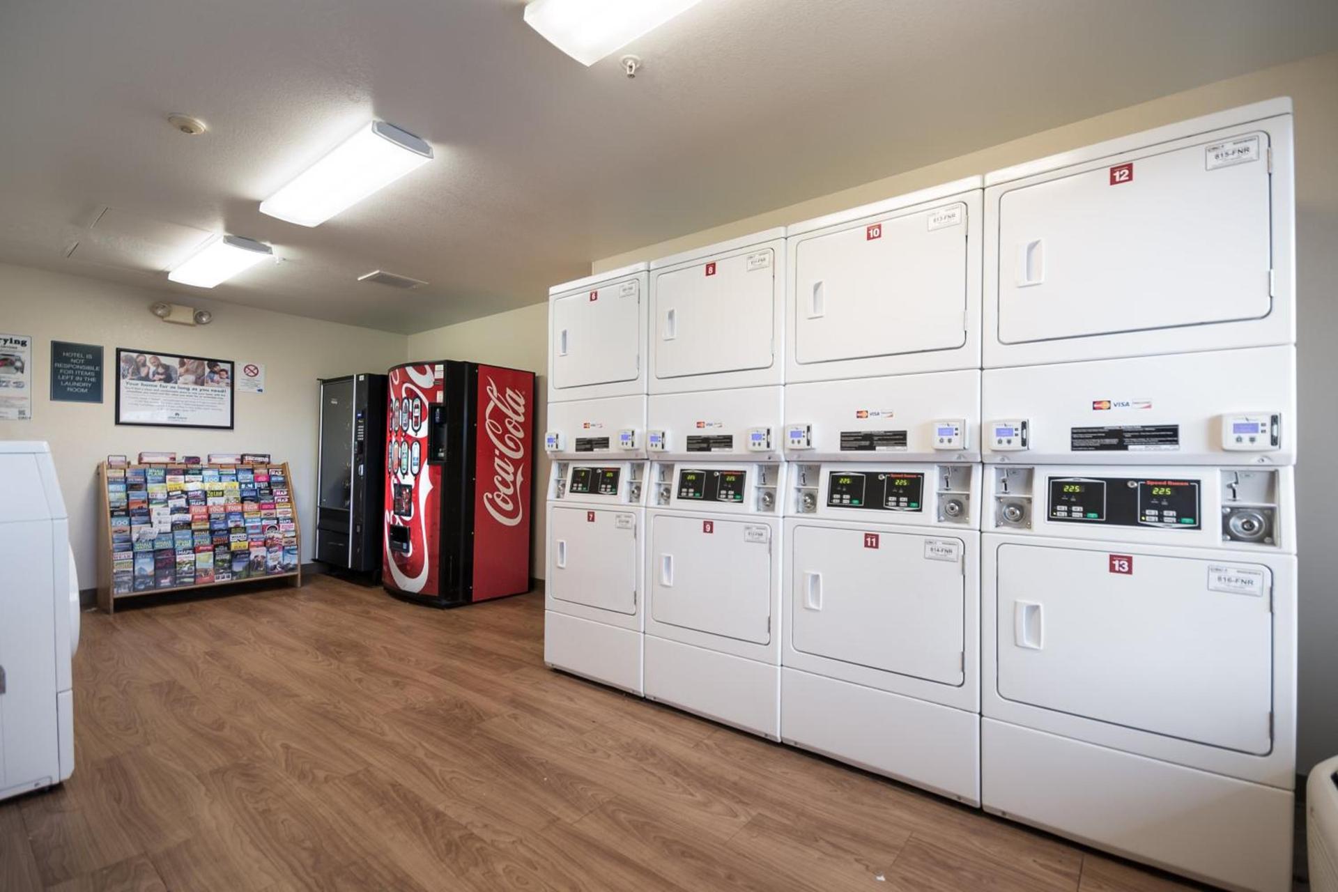 HomeTowne Studios by Red Roof Seattle - Kent/Des Moines photo 12