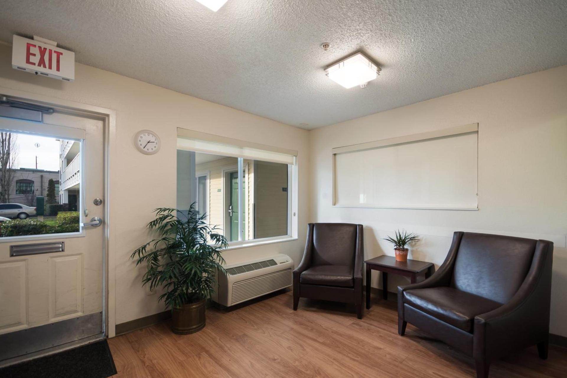 HomeTowne Studios by Red Roof Seattle - Kent/Des Moines photo 10