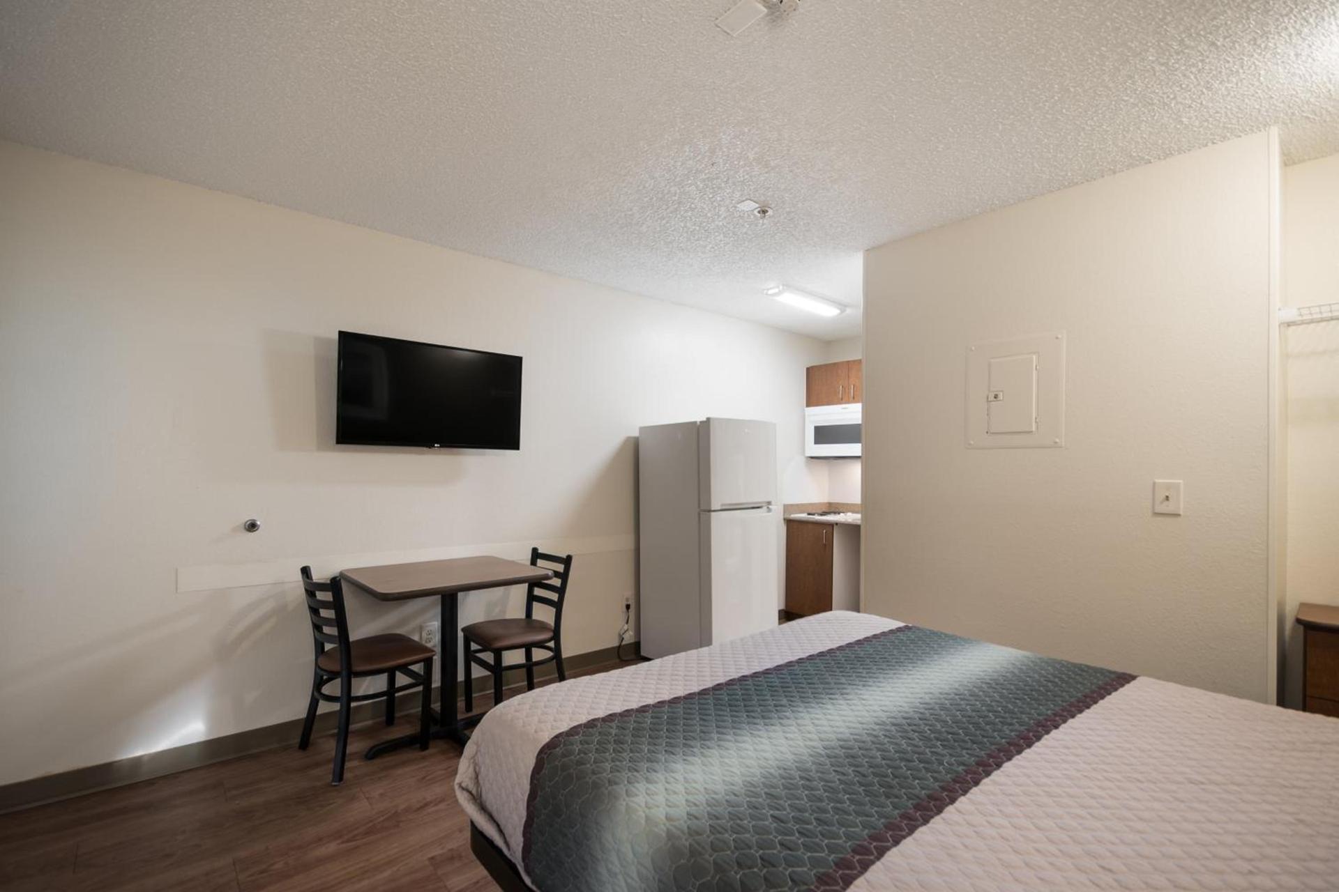 HomeTowne Studios by Red Roof Seattle - Kent/Des Moines photo 19