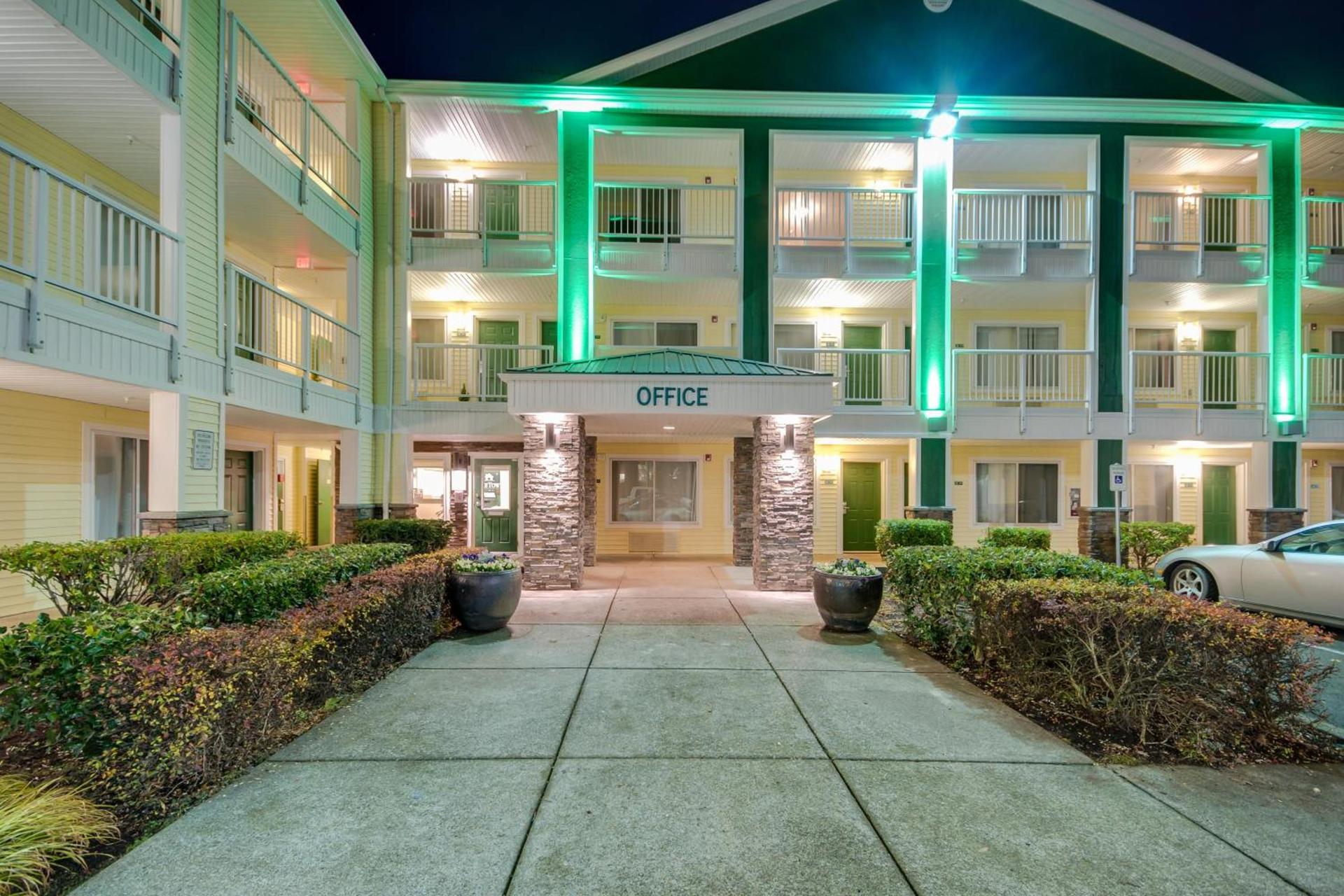 HomeTowne Studios by Red Roof Seattle - Kent/Des Moines photo 6