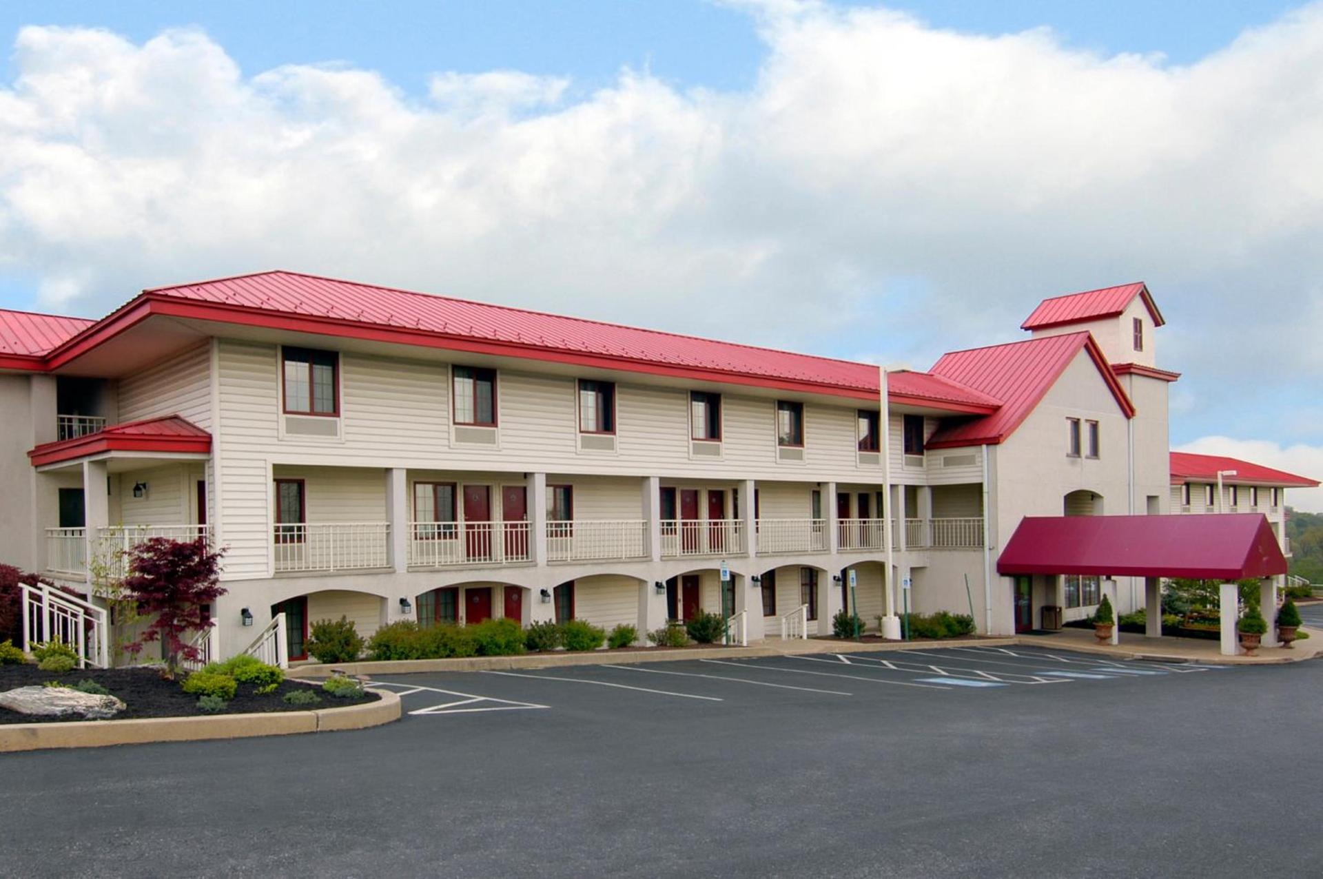 Red Roof Inn Lancaster photo 1
