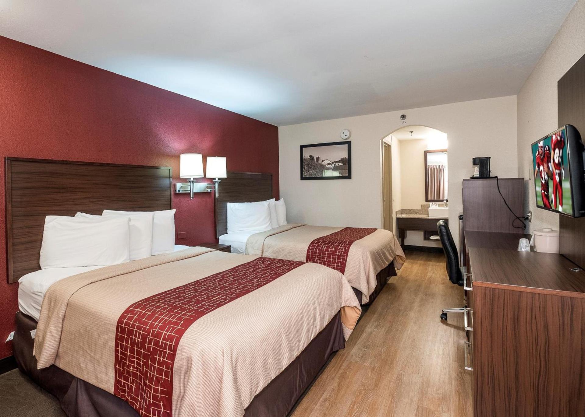 Red Roof Inn Lancaster photo 15