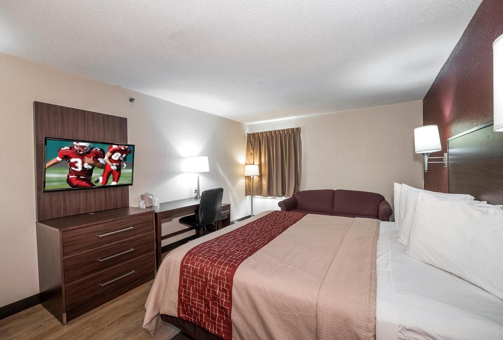 Red Roof Inn Lancaster photo 14