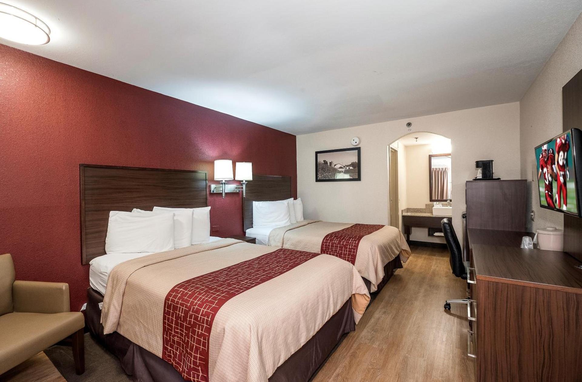 Red Roof Inn Lancaster photo 16