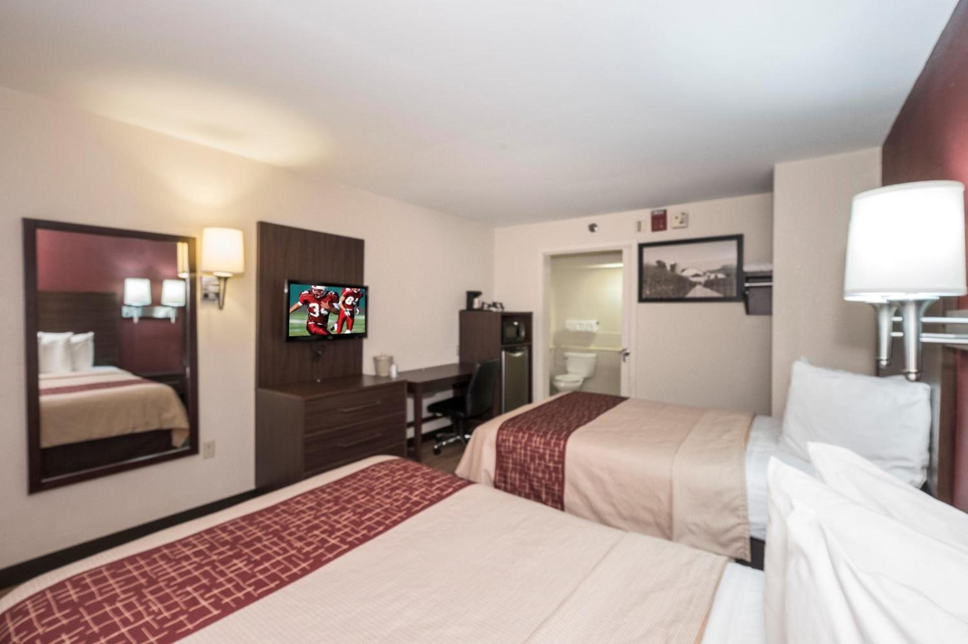 Red Roof Inn Lancaster photo 18