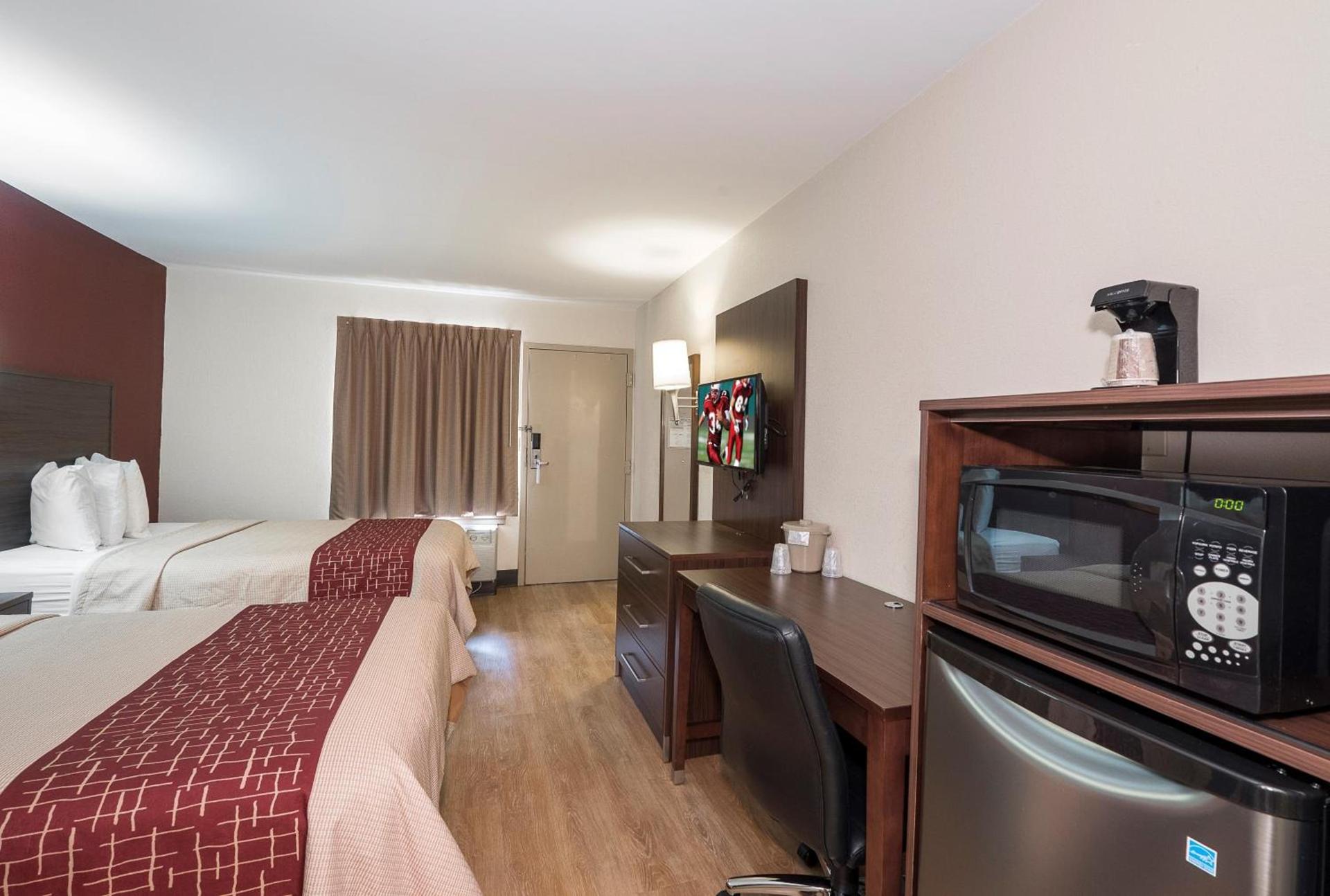 Red Roof Inn Lancaster photo 21