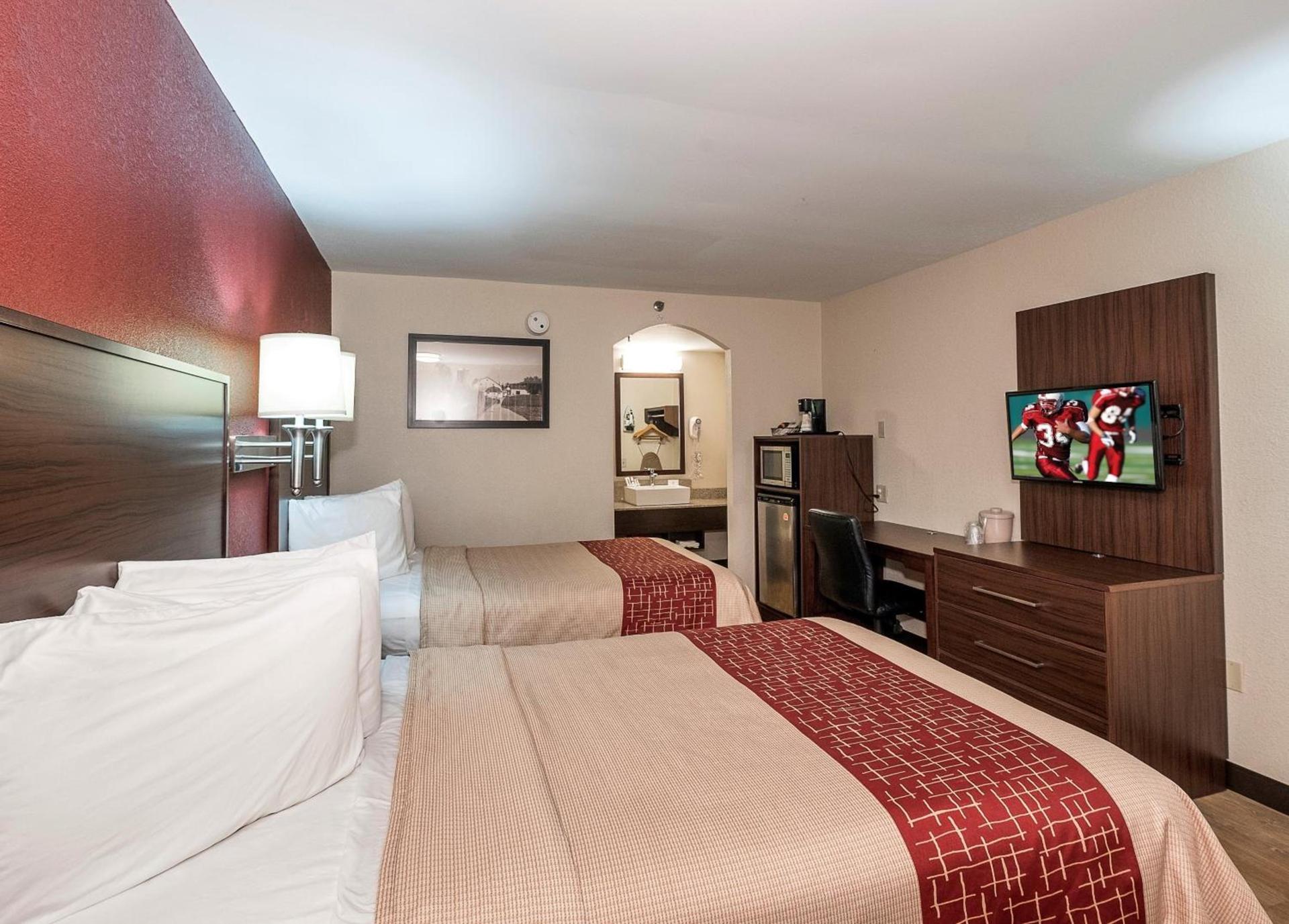 Red Roof Inn Lancaster photo 24