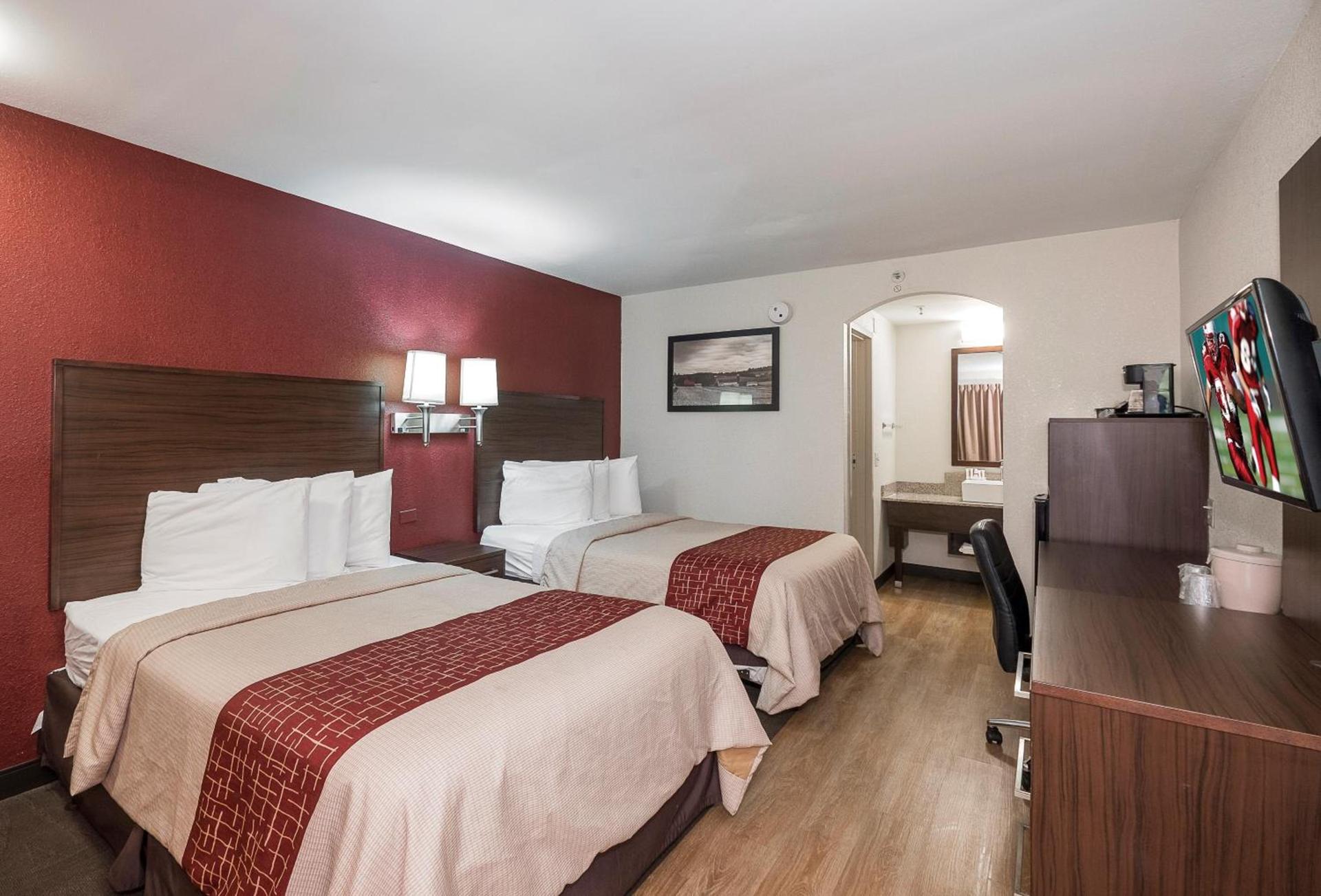 Red Roof Inn Lancaster photo 17