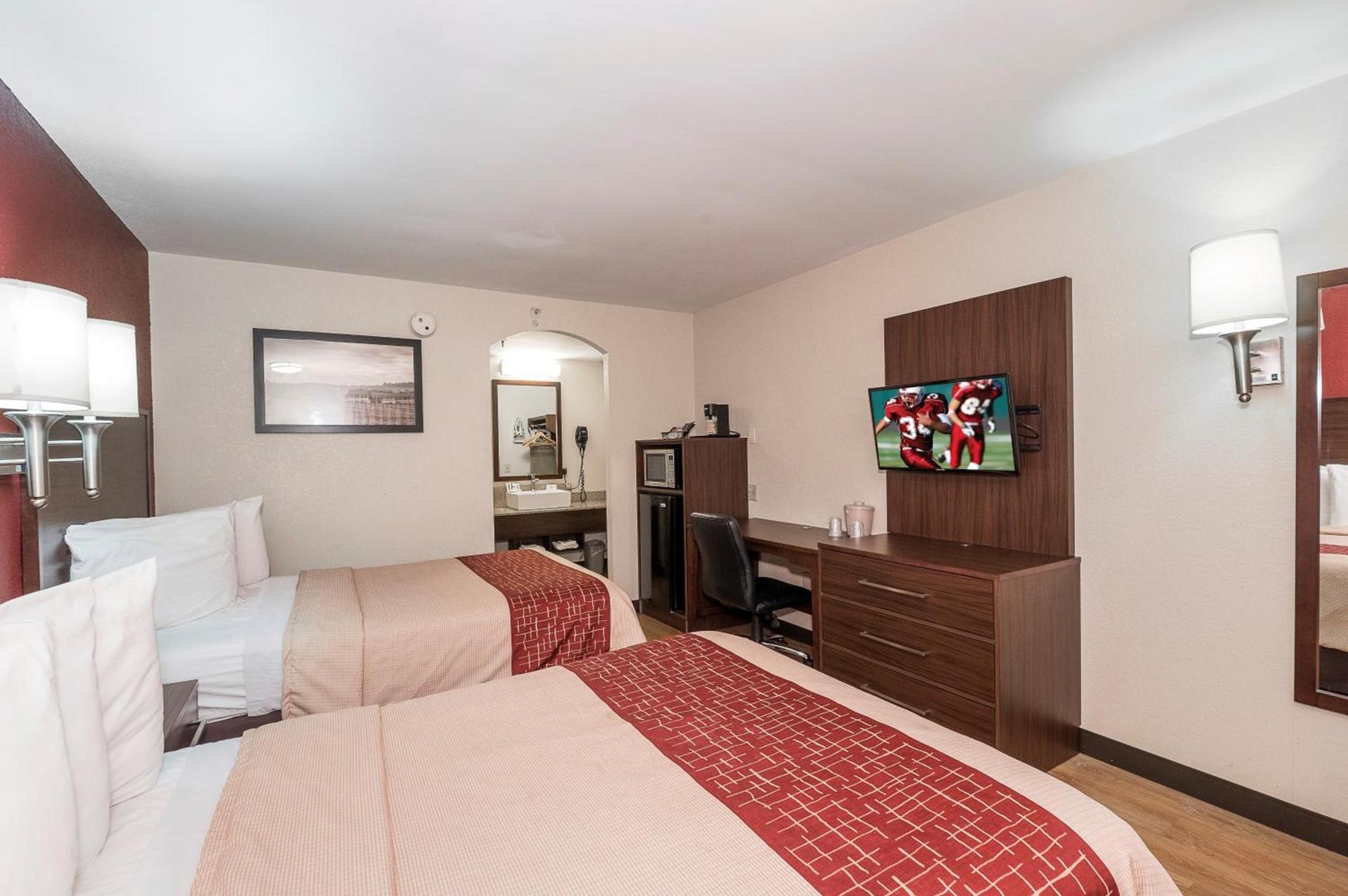Red Roof Inn Lancaster photo 20