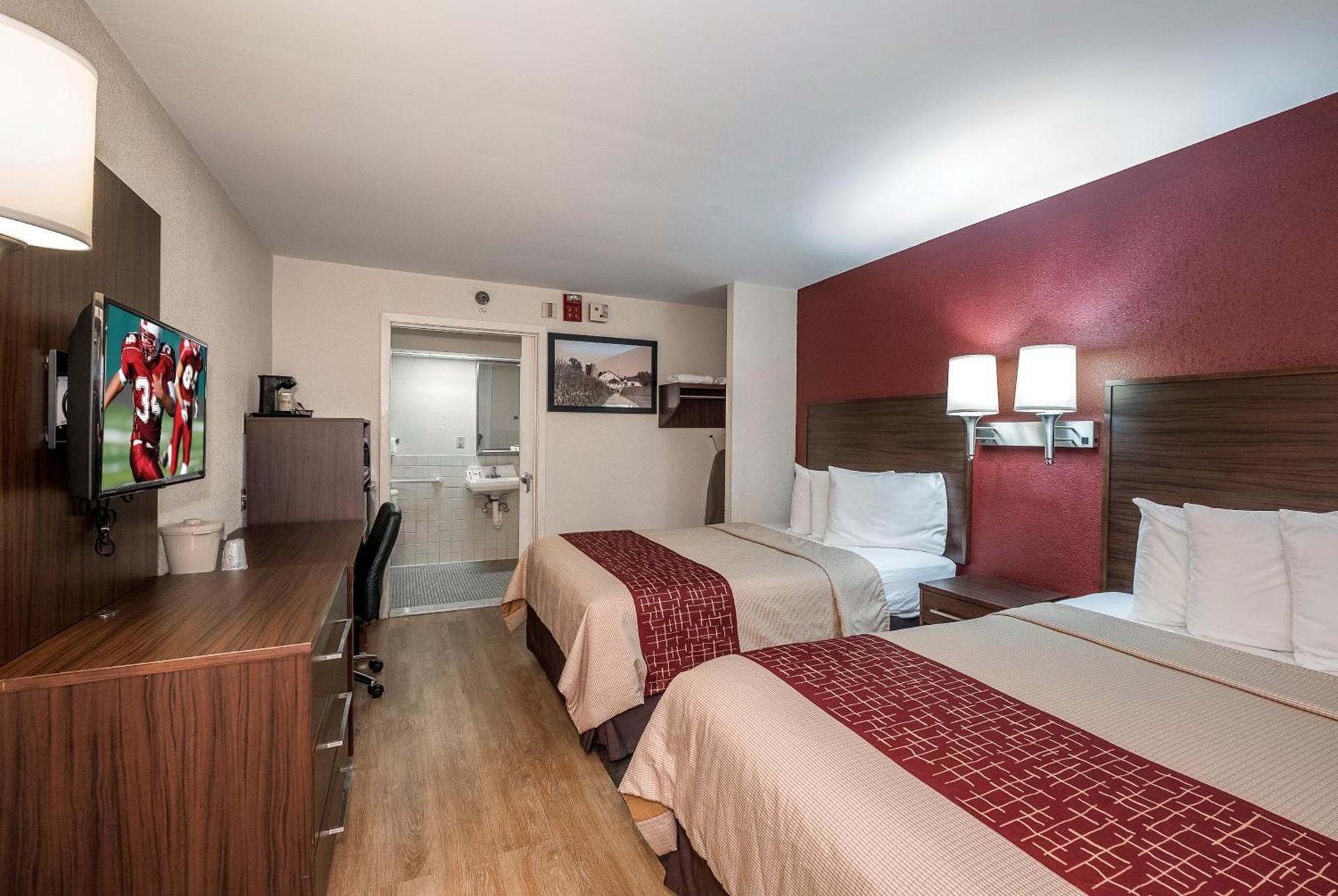 Red Roof Inn Lancaster photo 19